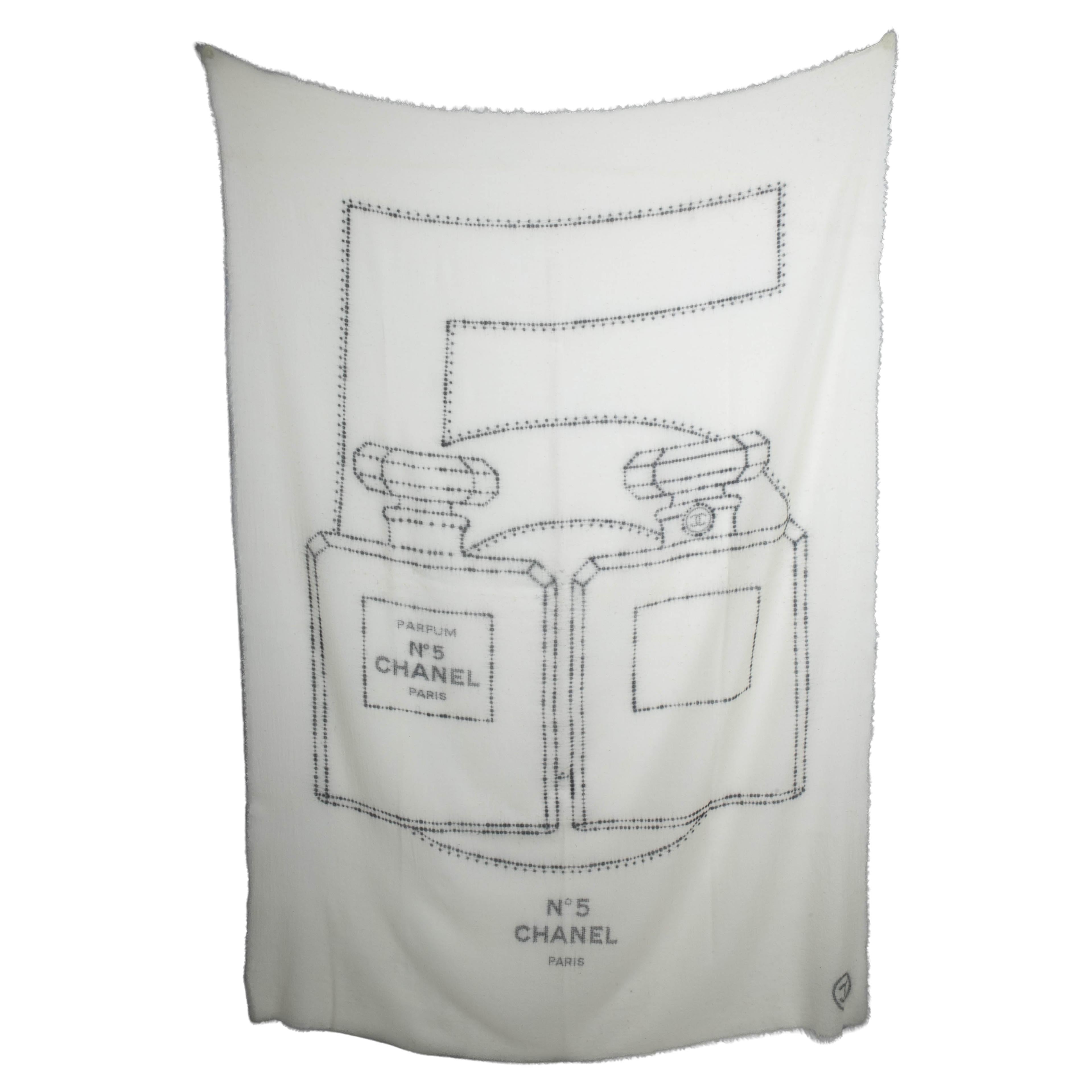 Echarpe 'N°5' de Chanel