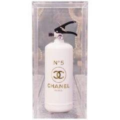 Chanel N°5 Weiß und Gold Feuerlöscher