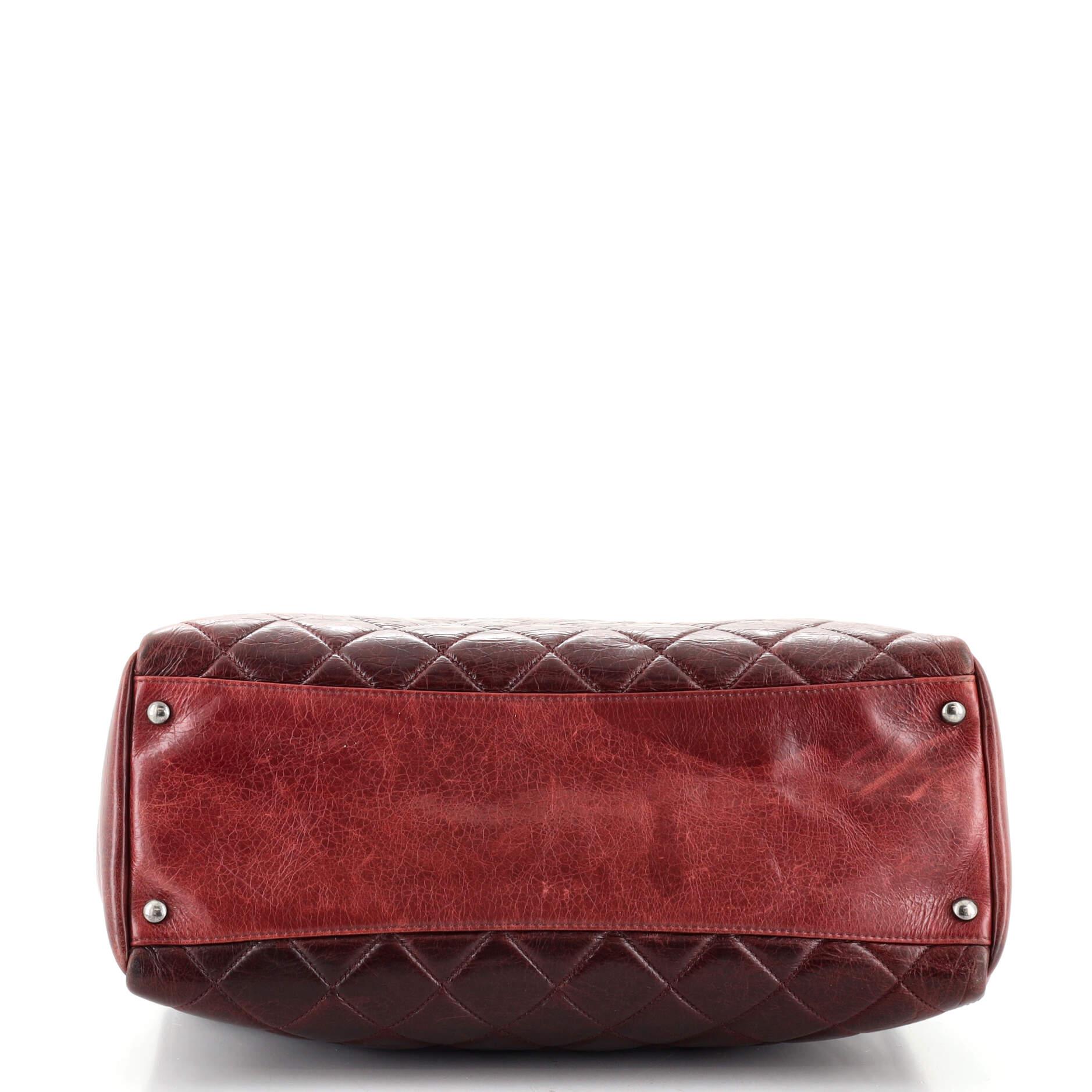 Chanel Name Plate Tote Gestepptes glasiertes Kalbsleder Medium im Zustand „Relativ gut“ in NY, NY