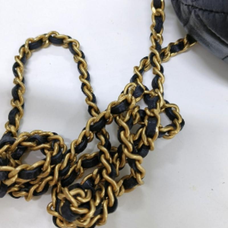 Chanel Nano Bucket Round Clutch Black Lambskin Gold HW Sling Bag For Sale 7