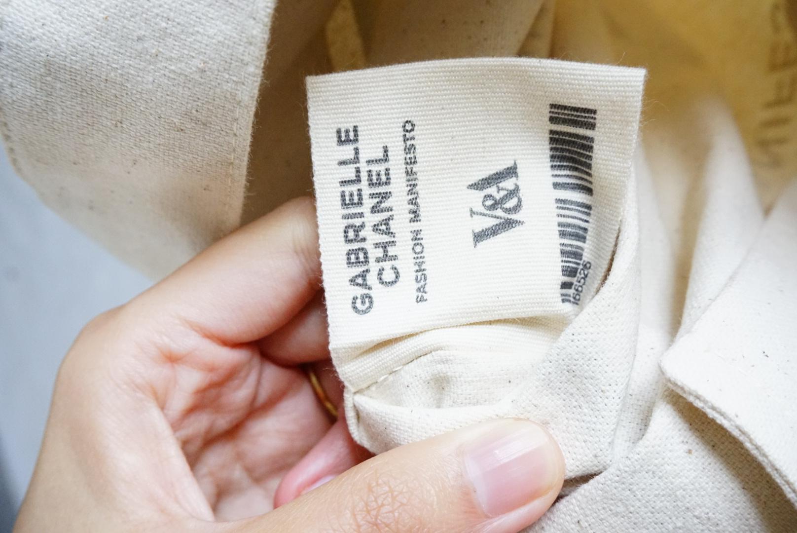 Chanel Natural Beige Logo Organic Cotton Canvas Square Tote Bag V&A Handmade New For Sale 1