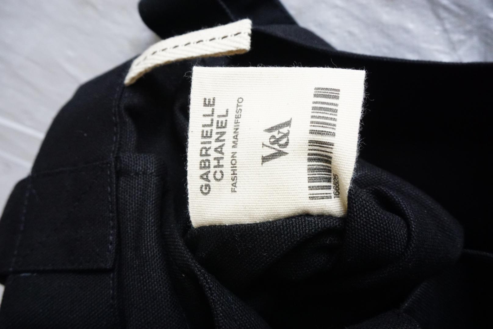Chanel Natural Black Logo Organic Cotton Canvas Square Tote Bag V&A Handmade New For Sale 2