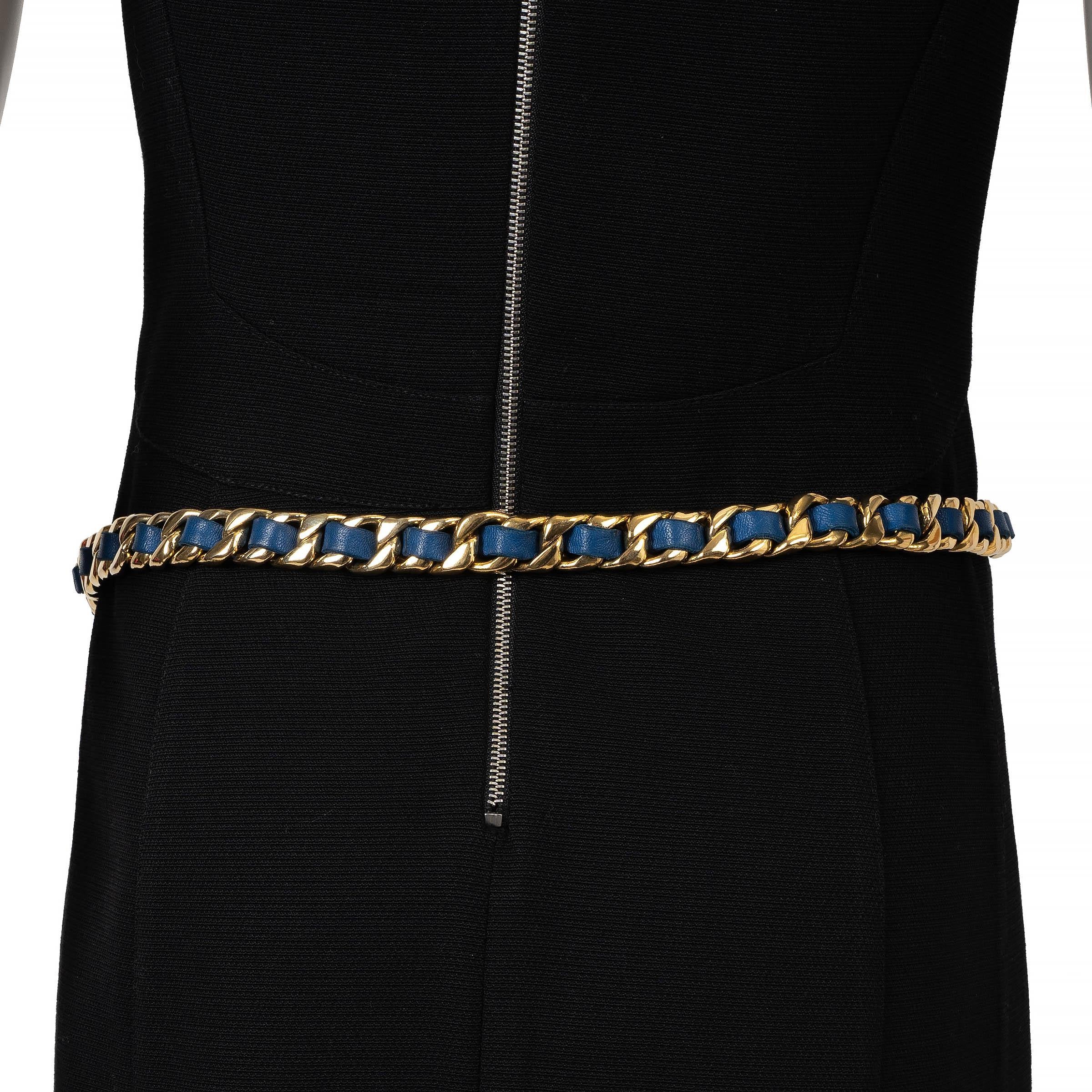 CHANEL bleu marine ceinture cuir et chaine VINTGE 1990 OS Pour femmes en vente