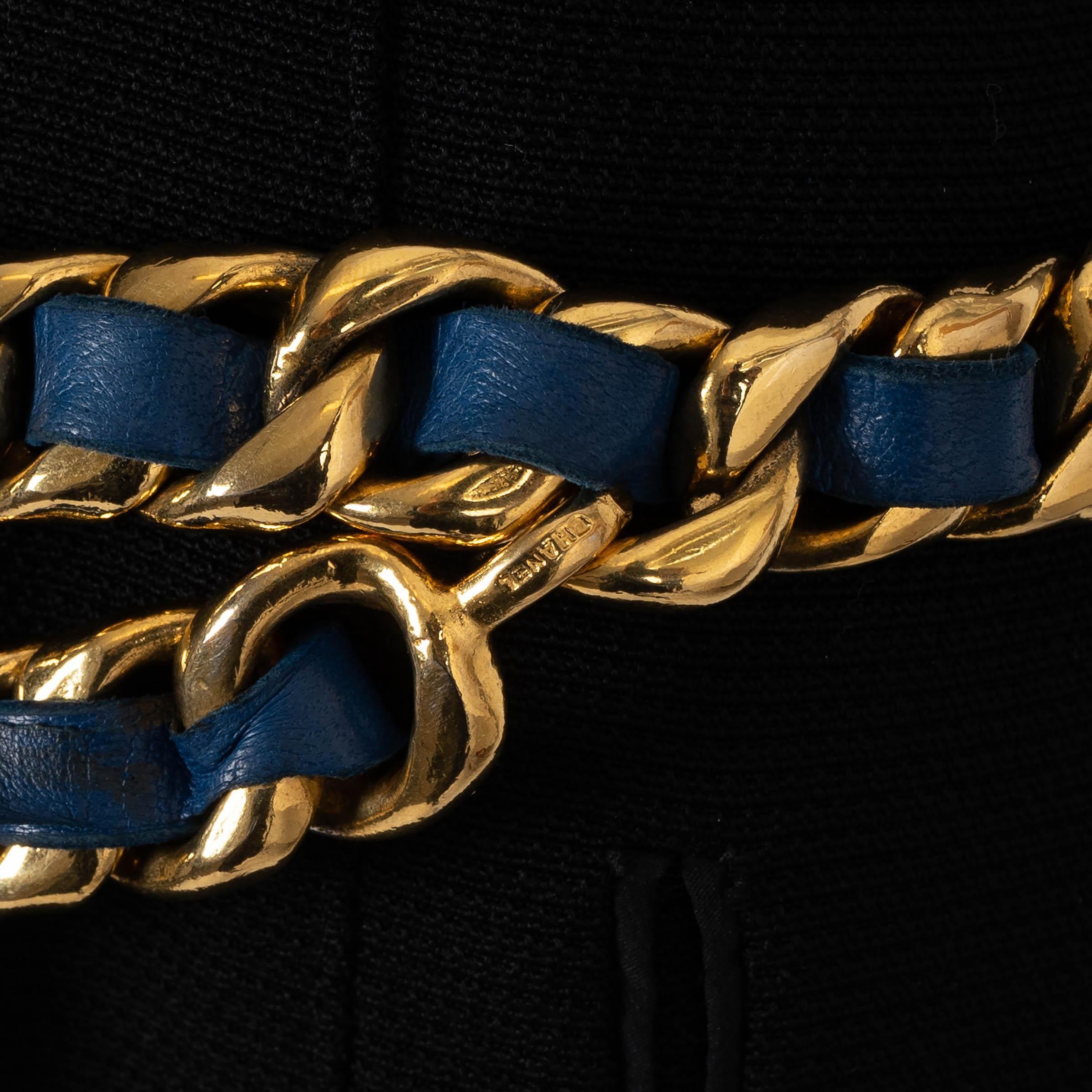 CHANEL bleu marine ceinture cuir et chaine VINTGE 1990 OS en vente 1