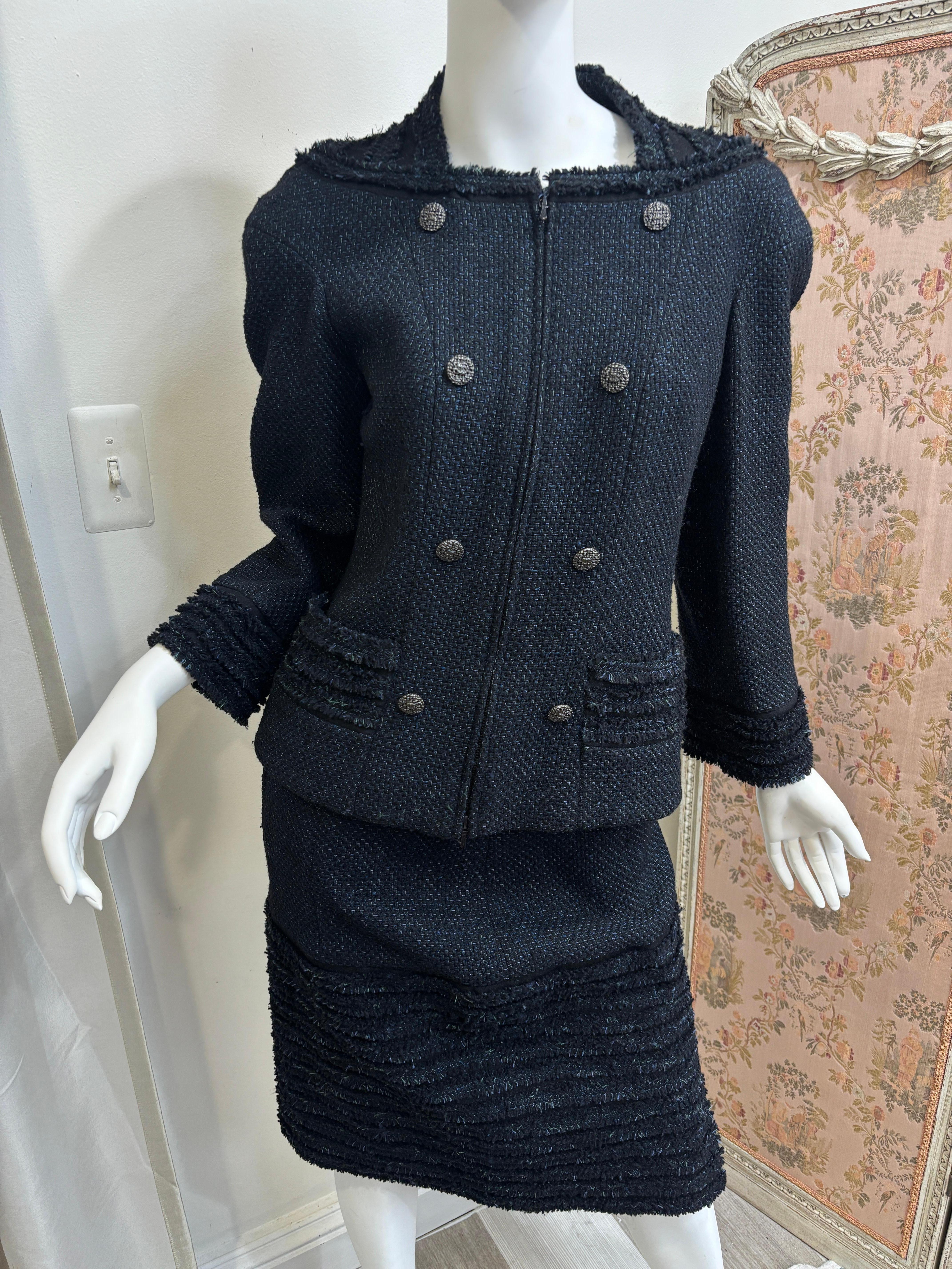 Chanel Navy 2 Piece Suit/Jacket Size 40/Skirt Size 42 In Good Condition For Sale In Bernardsville, NJ