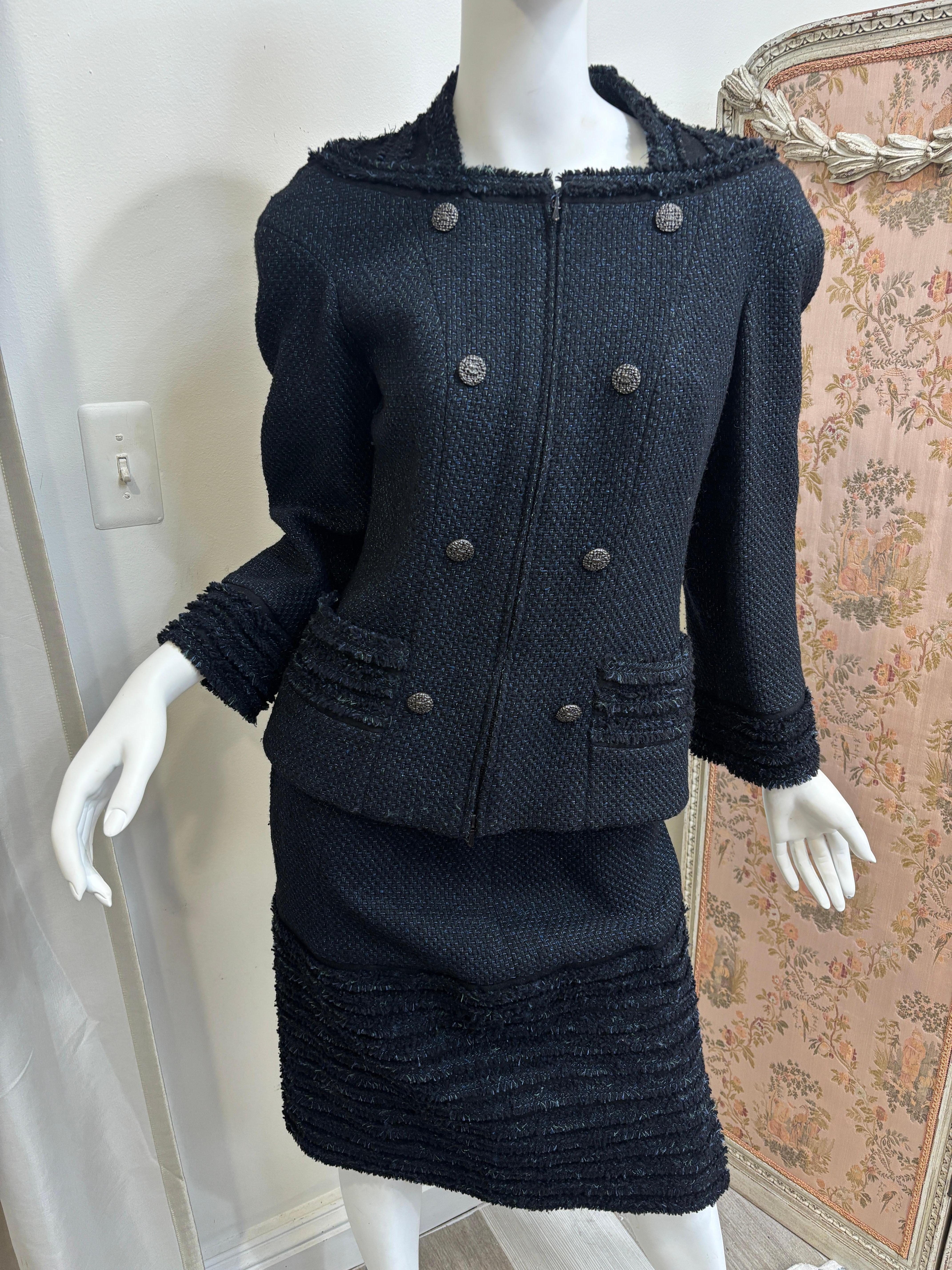 Women's Chanel Navy 2 Piece Suit/Jacket Size 40/Skirt Size 42 For Sale