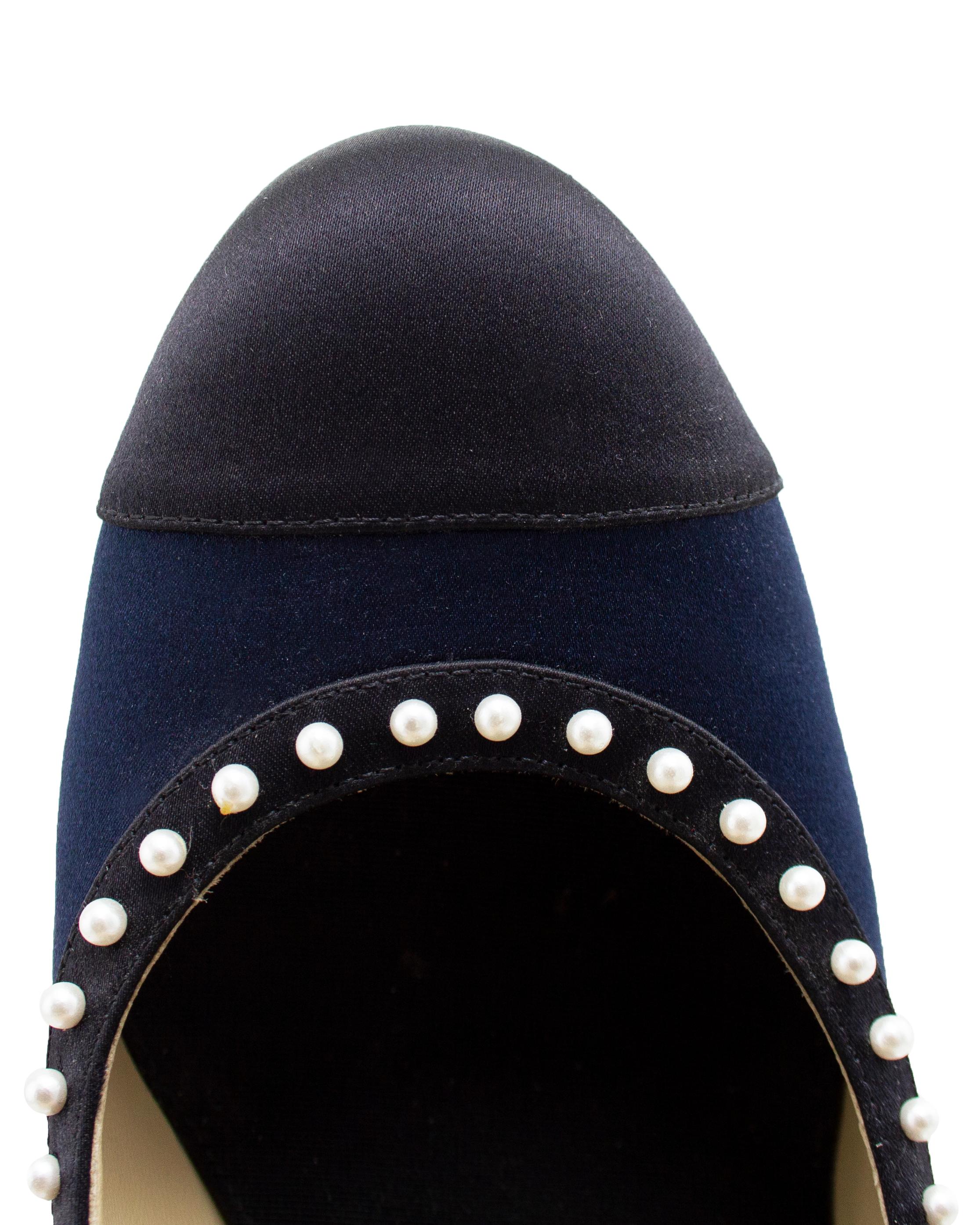 De las mujeres Chanel Zapatos de tacón de noche azul marino y negro con perlas en venta