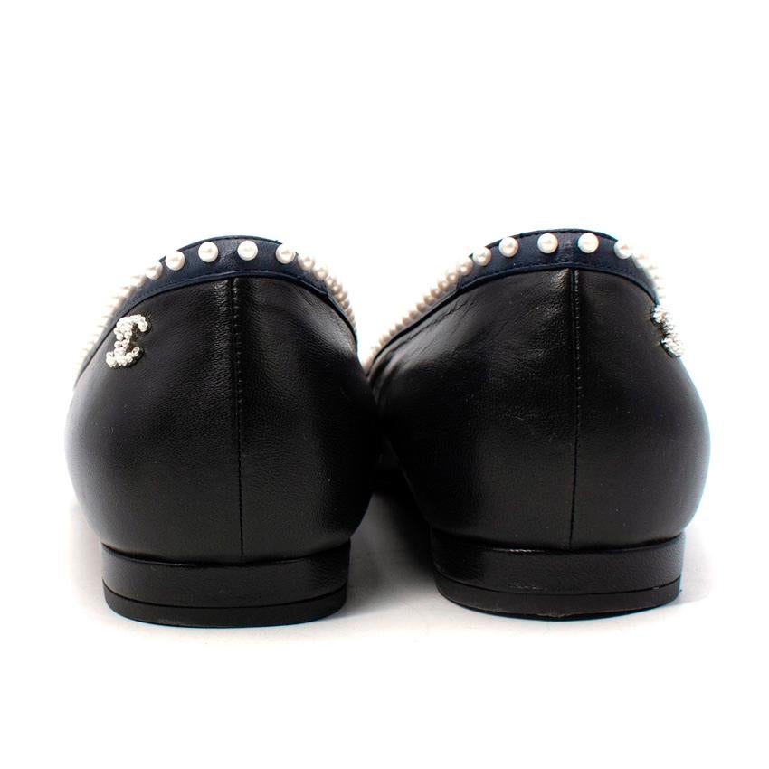Chanel Navy & Black Faux-Pearl Trim Ballerinas In Excellent Condition For Sale In London, GB