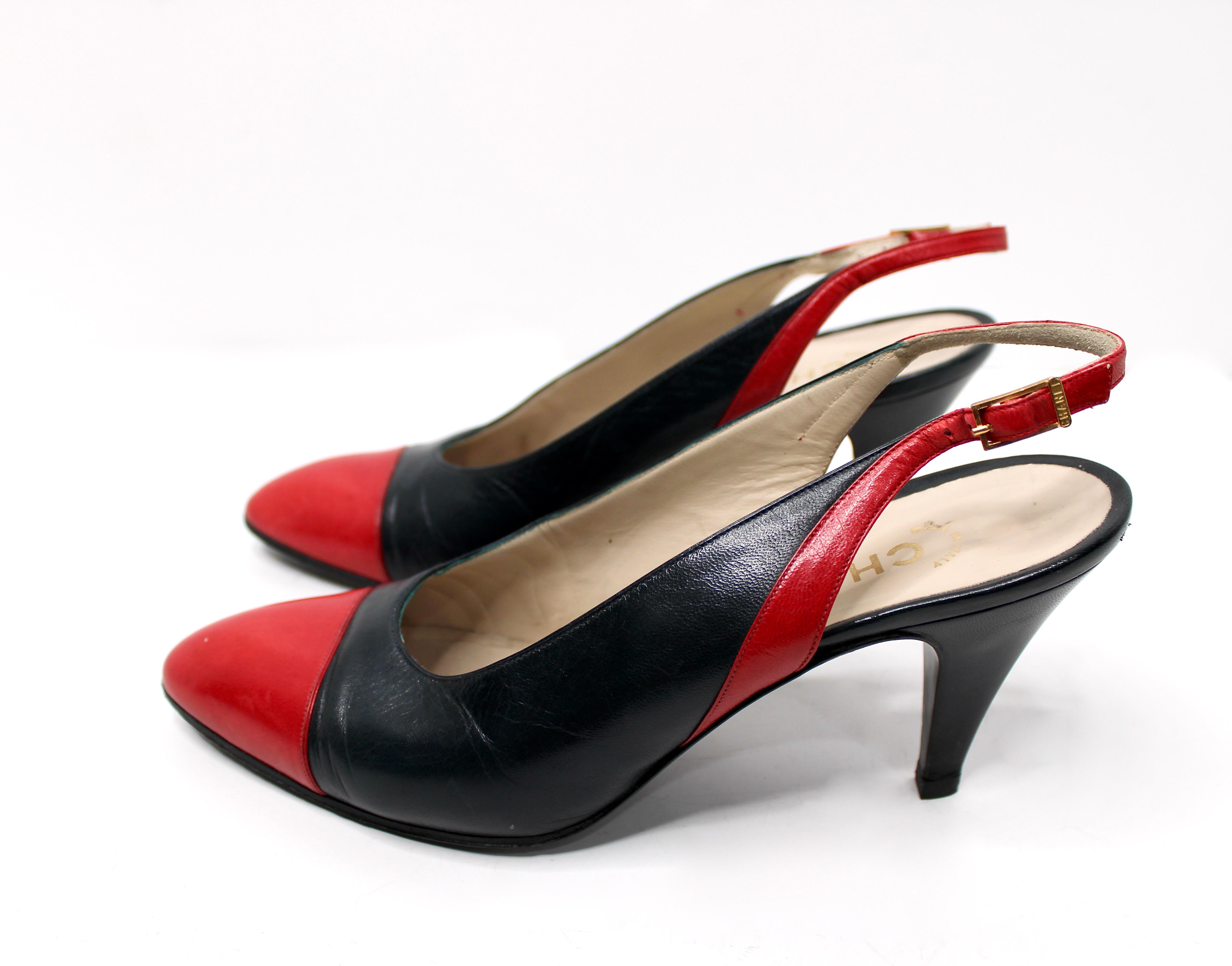 De las mujeres Chanel Zapatos de tacón con puntera de cuero negro y rojo en venta