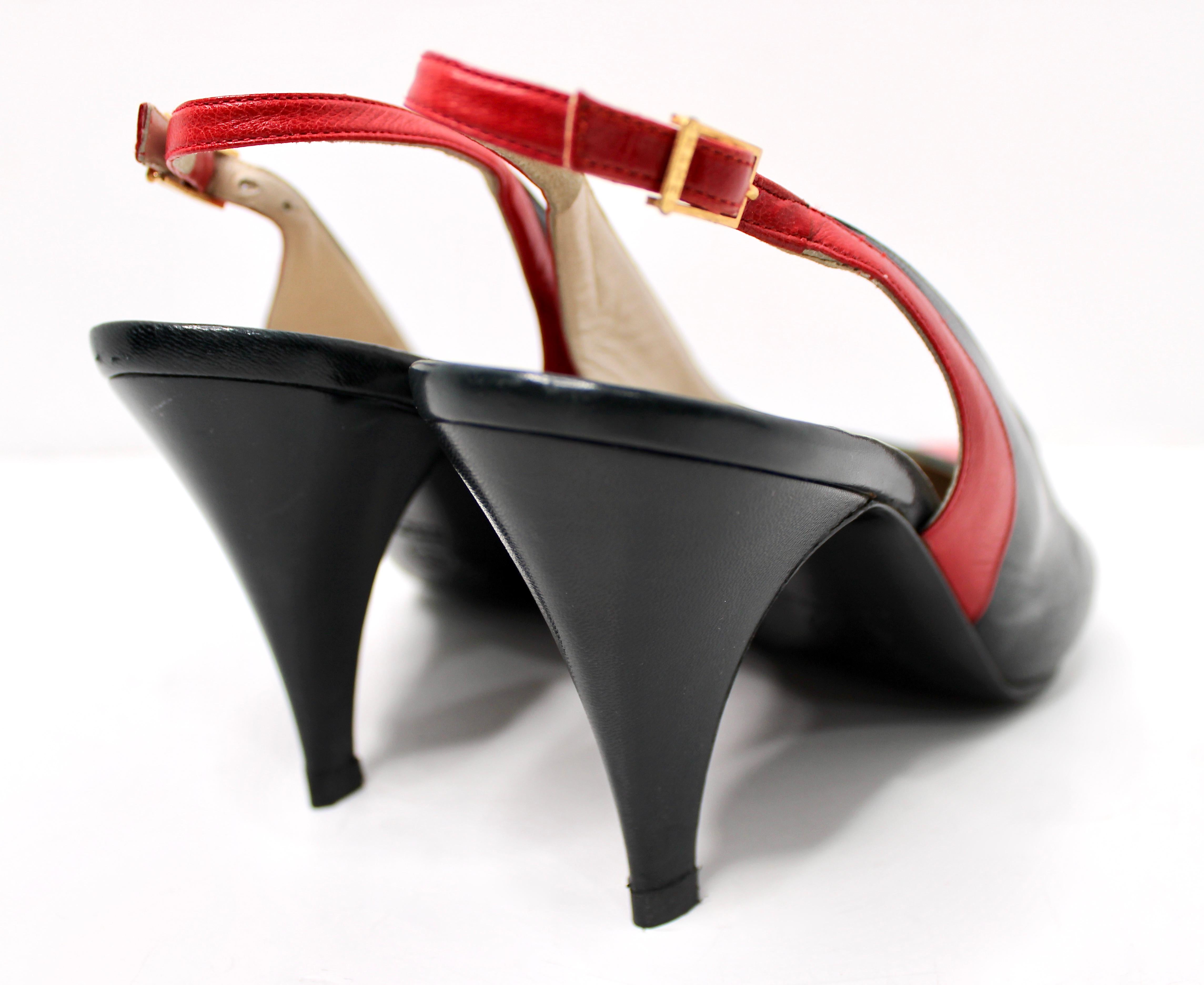 Chanel Zapatos de tacón con puntera de cuero negro y rojo en venta 2