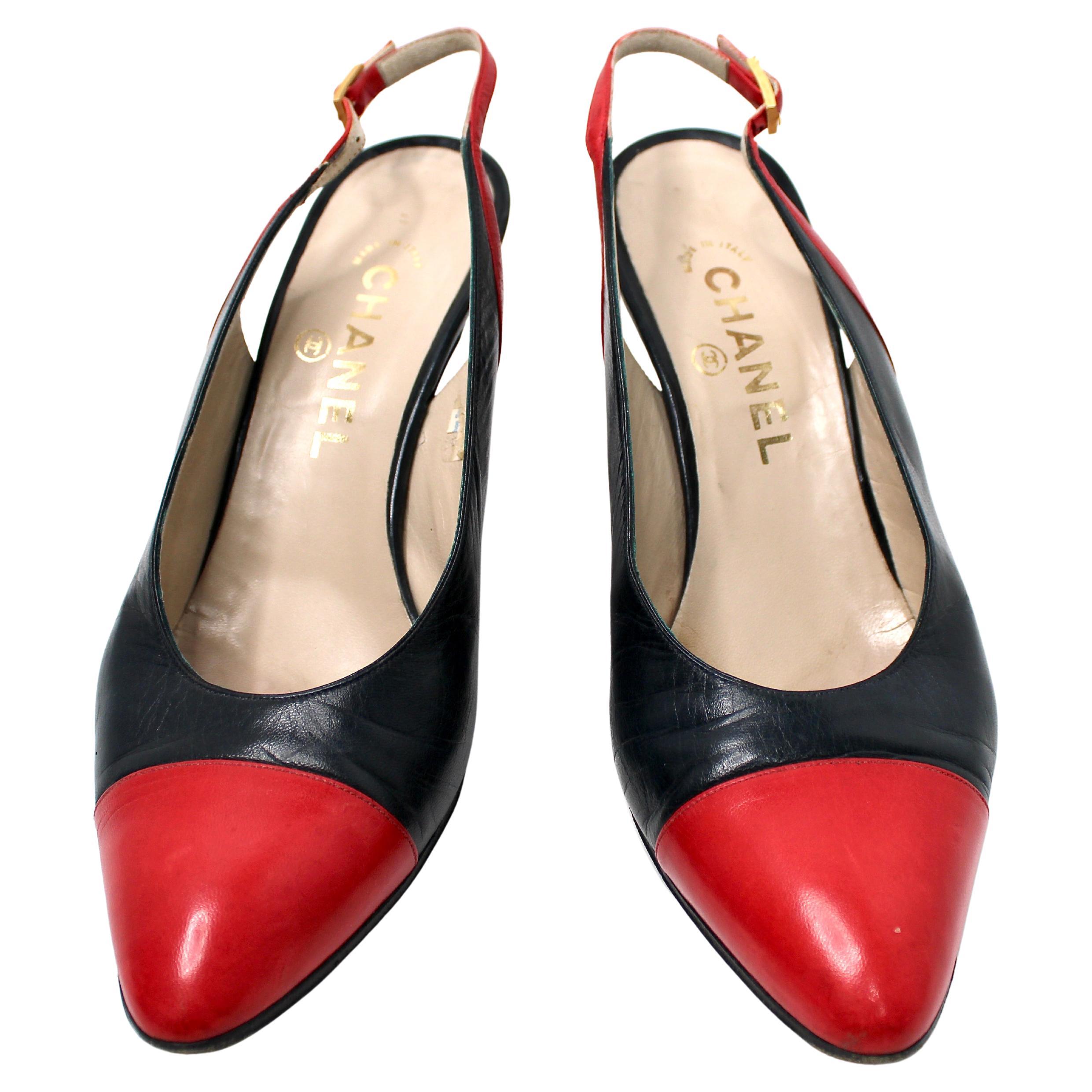 Chanel Zapatos de tacón con puntera de cuero negro y rojo en venta