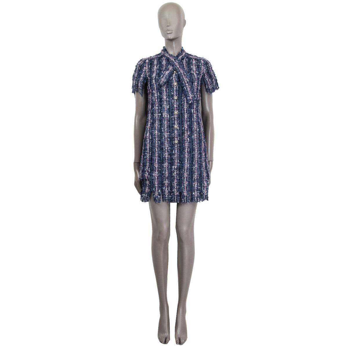 100% authentic Chanel bottoned shortsleeve pussy-bow dress in polyester (75%), cotton (25%) main fabric. Bouclé panels are made of cotton (52%), polyester (34%), polyamide (9%), rayon (3%) and wool (2%).  Has seven silver-tone CC chain-link metal