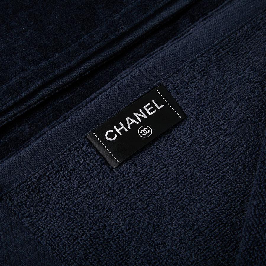 Serviette de plage CHANEL bleu marine Neuf à Paris, FR