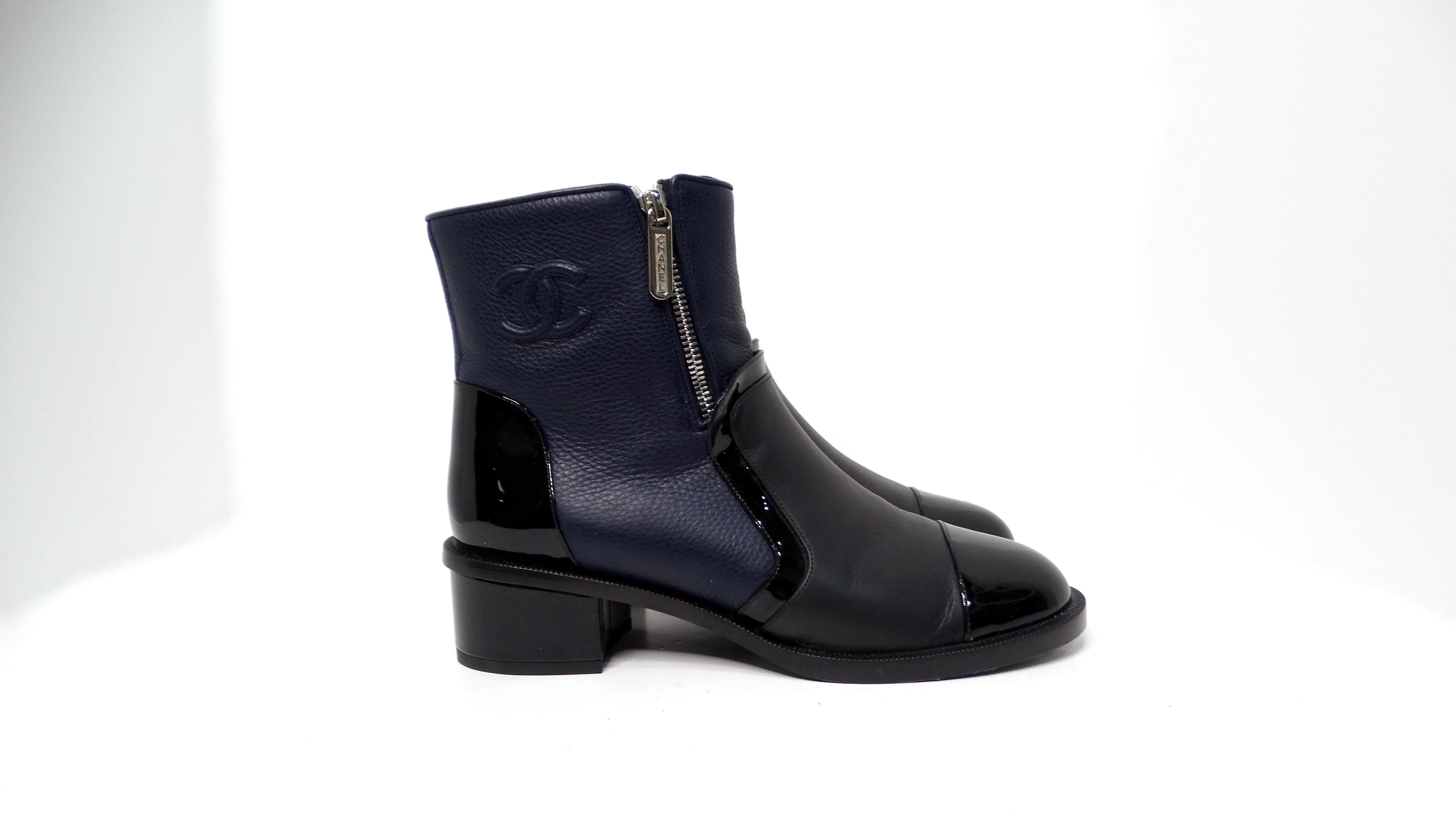 Chanel Navy Blue & Black Leather Interlocking CC Logo Ankle Boots For Sale 1