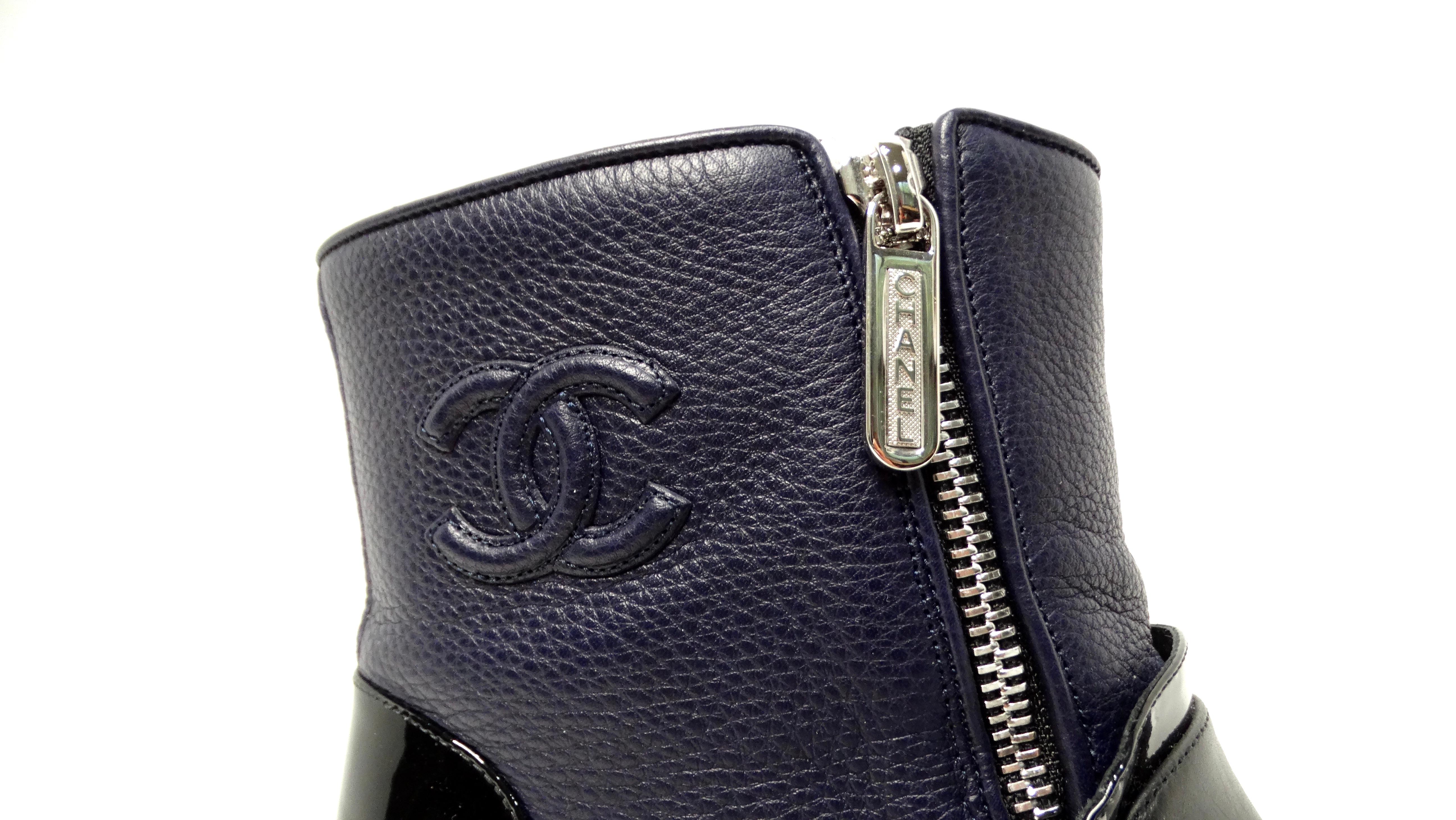 Chanel Navy Blue & Black Leather Interlocking CC Logo Ankle Boots For Sale 2