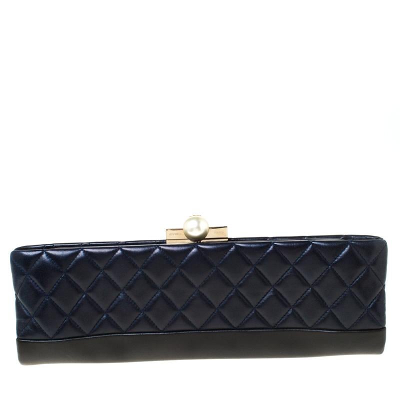This Baguette Minaudiere clutch from Chanel is just what you need to grab all the attention at parties. This petite beauty features the signature quilted pattern on the exterior. Part of the Chanel spring 2014 pre-collection, the clutch comes with a