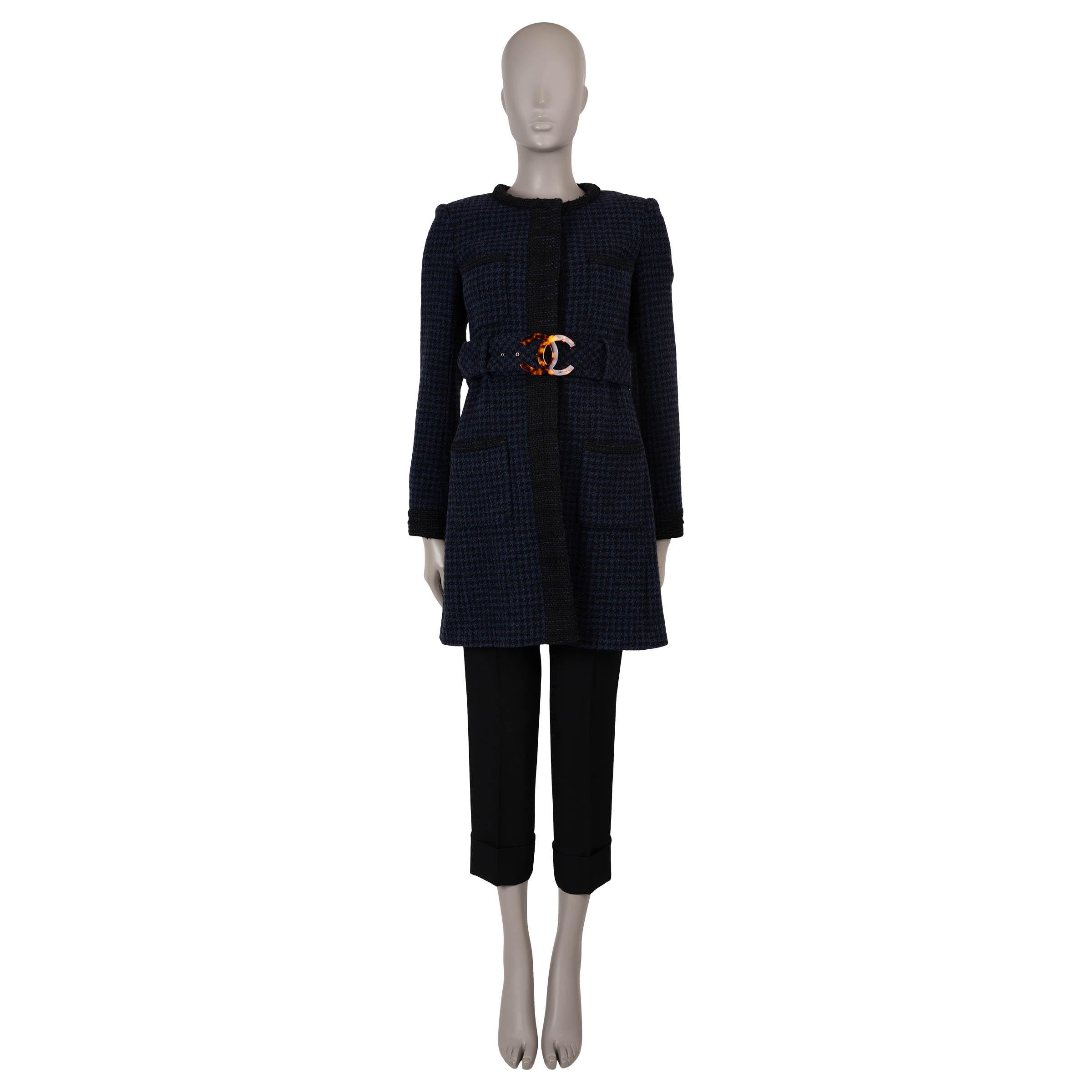 Women's CHANEL navy blue & black wool 17P BELTED HOUNDSTOOTH TWEED Coat Jacket 36 XS For Sale