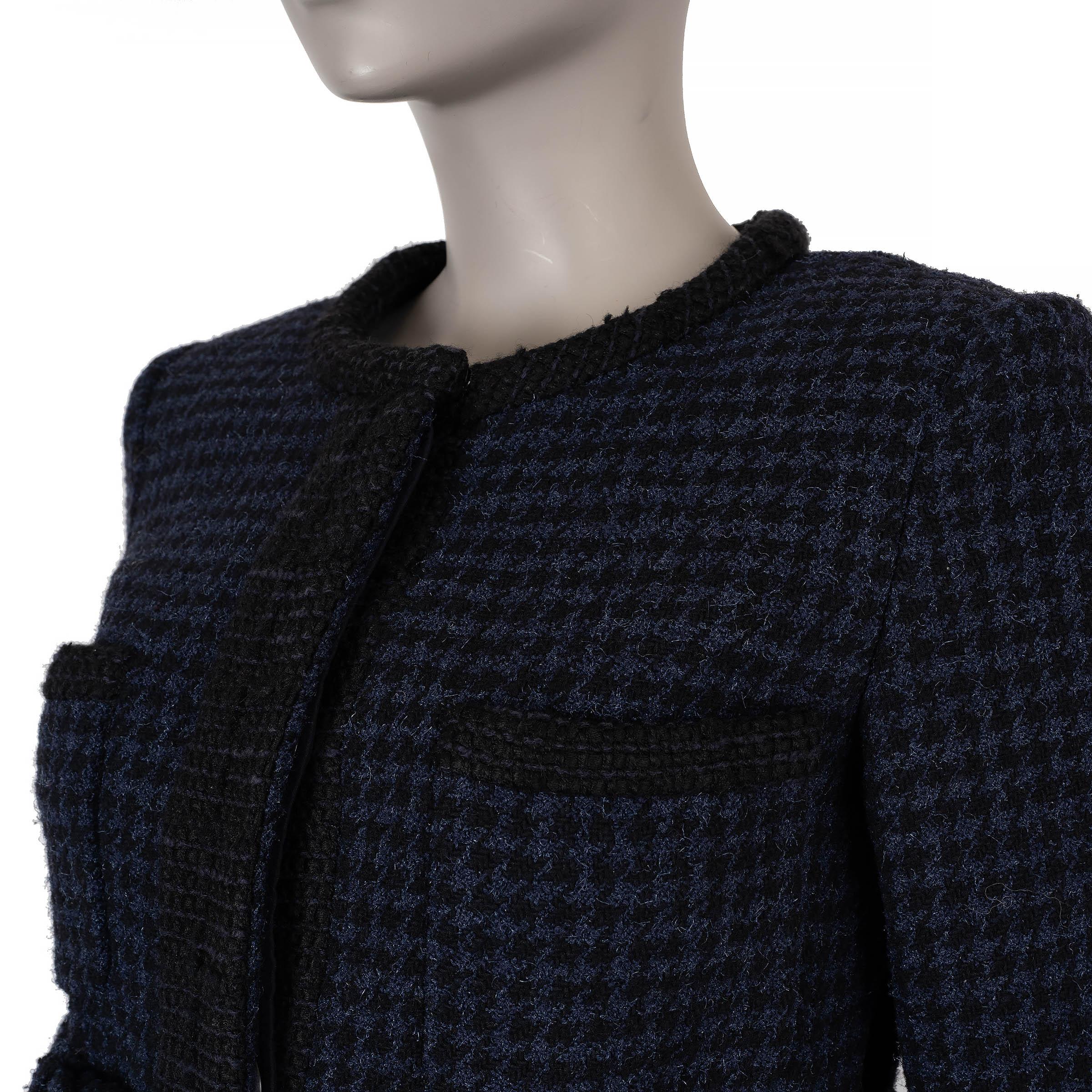CHANEL navy blue & black wool 17P BELTED HOUNDSTOOTH TWEED Coat Jacket 36 XS For Sale 1