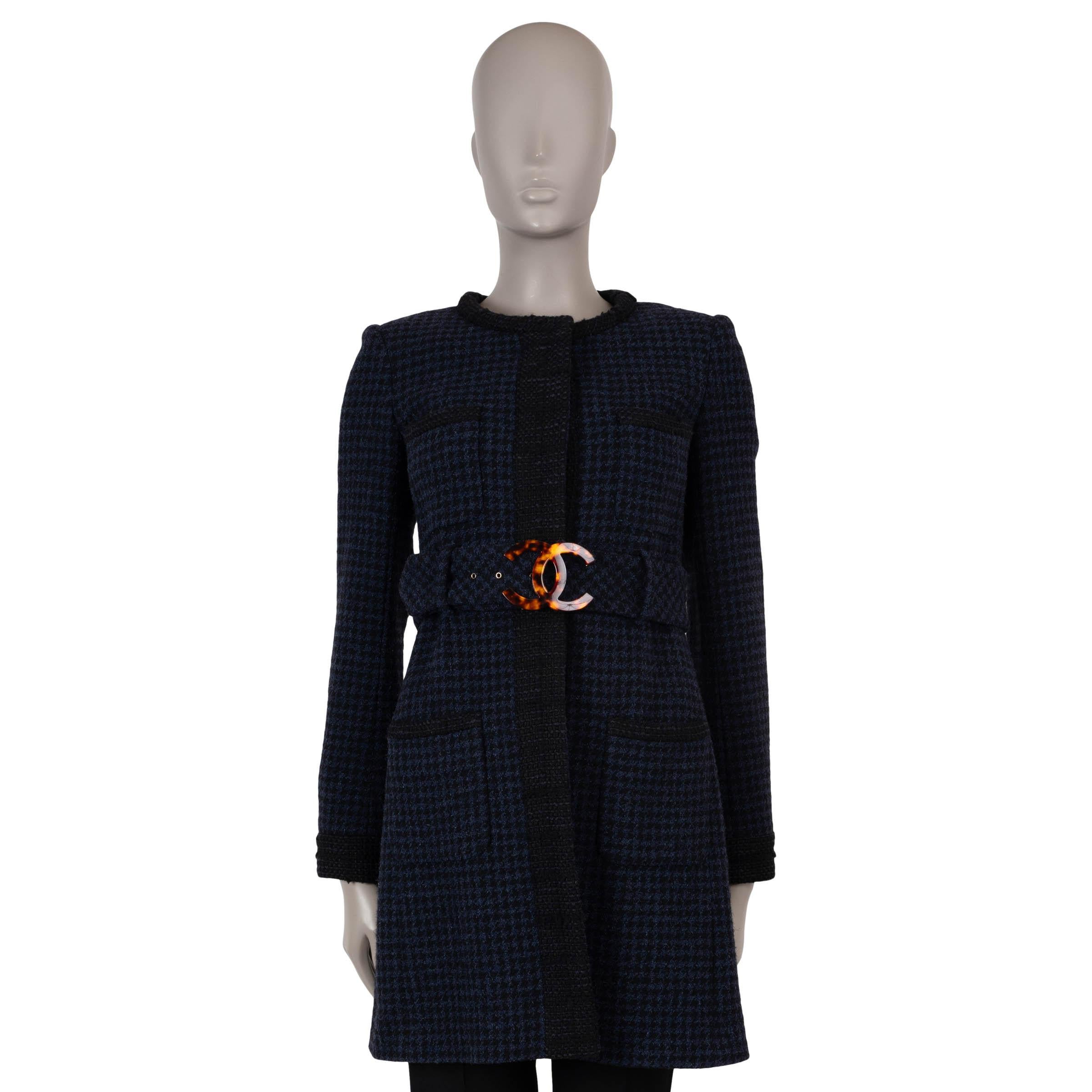 CHANEL navy blue & black wool 17P BELTED HOUNDSTOOTH TWEED Coat Jacket 36 XS For Sale