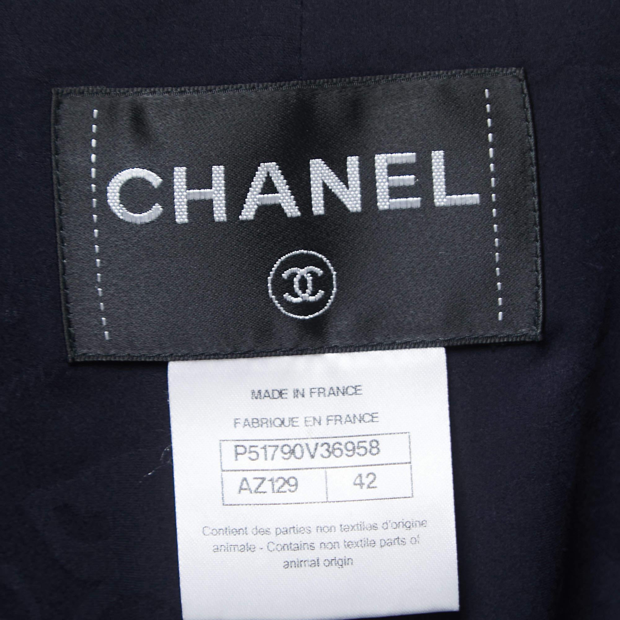 Chanel Marineblauer Boucle-Anzug aus Wolle mit Lederbesatz und Salzburger Rock  (Schwarz) im Angebot
