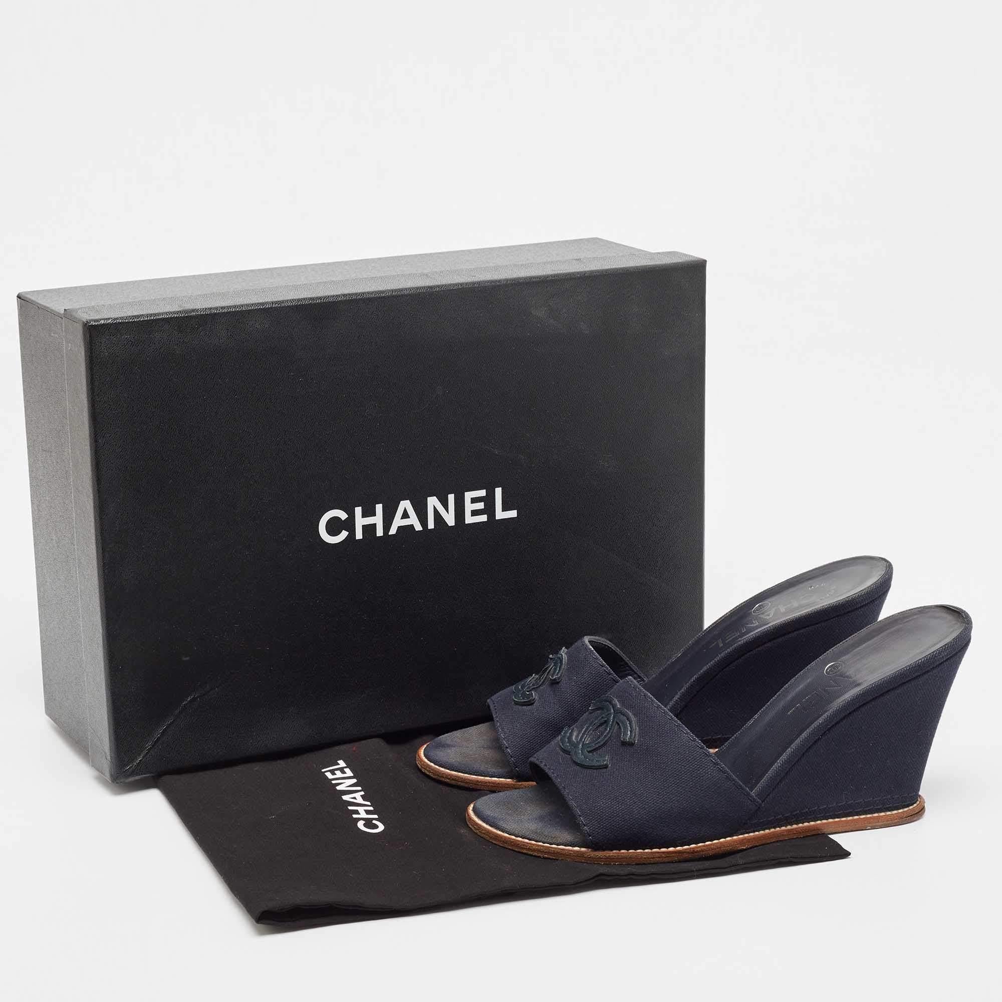 Chanel Navy Blue Canvas CC Wedge Slide Size 37.5 For Sale 4