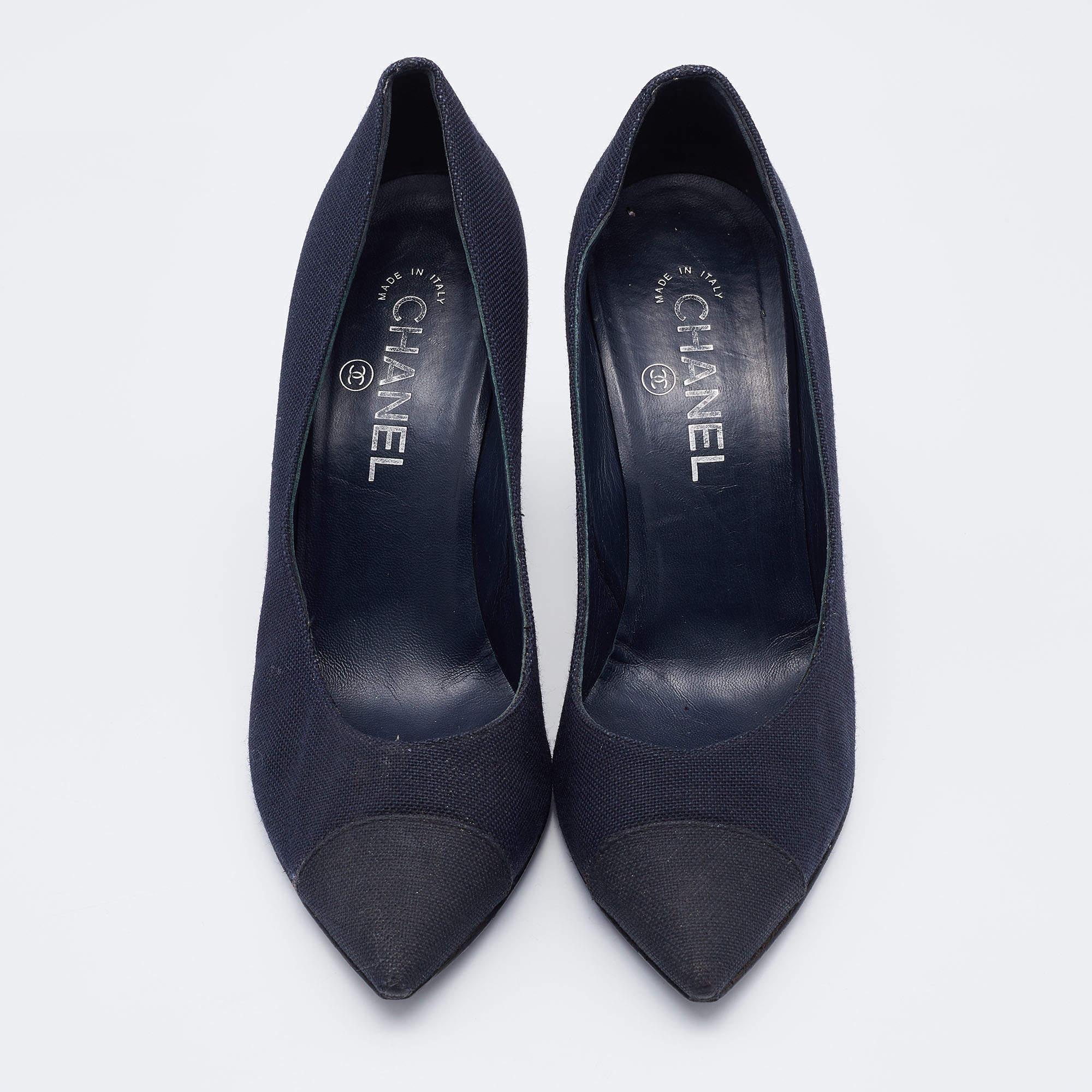 Chanel Navy Blue Canvas Embellished Pointed Toe Pumps Size 39.5 In Fair Condition In Dubai, Al Qouz 2