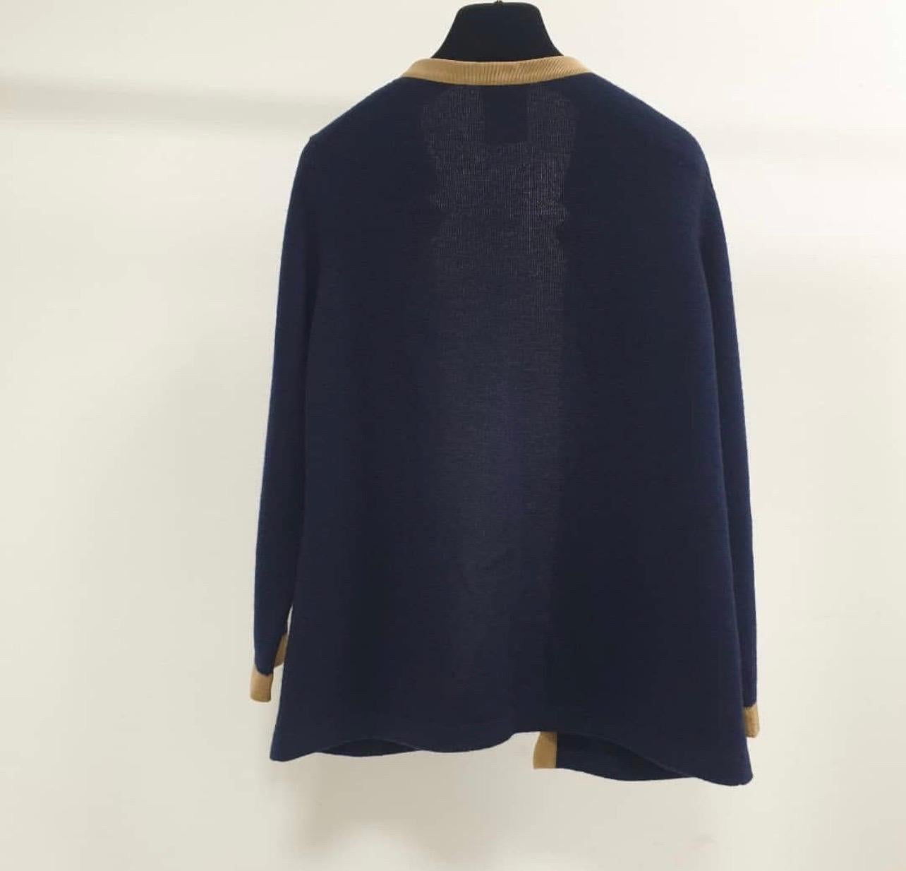 CHANEL Navy Blue Cardigan In Good Condition In Krakow, PL