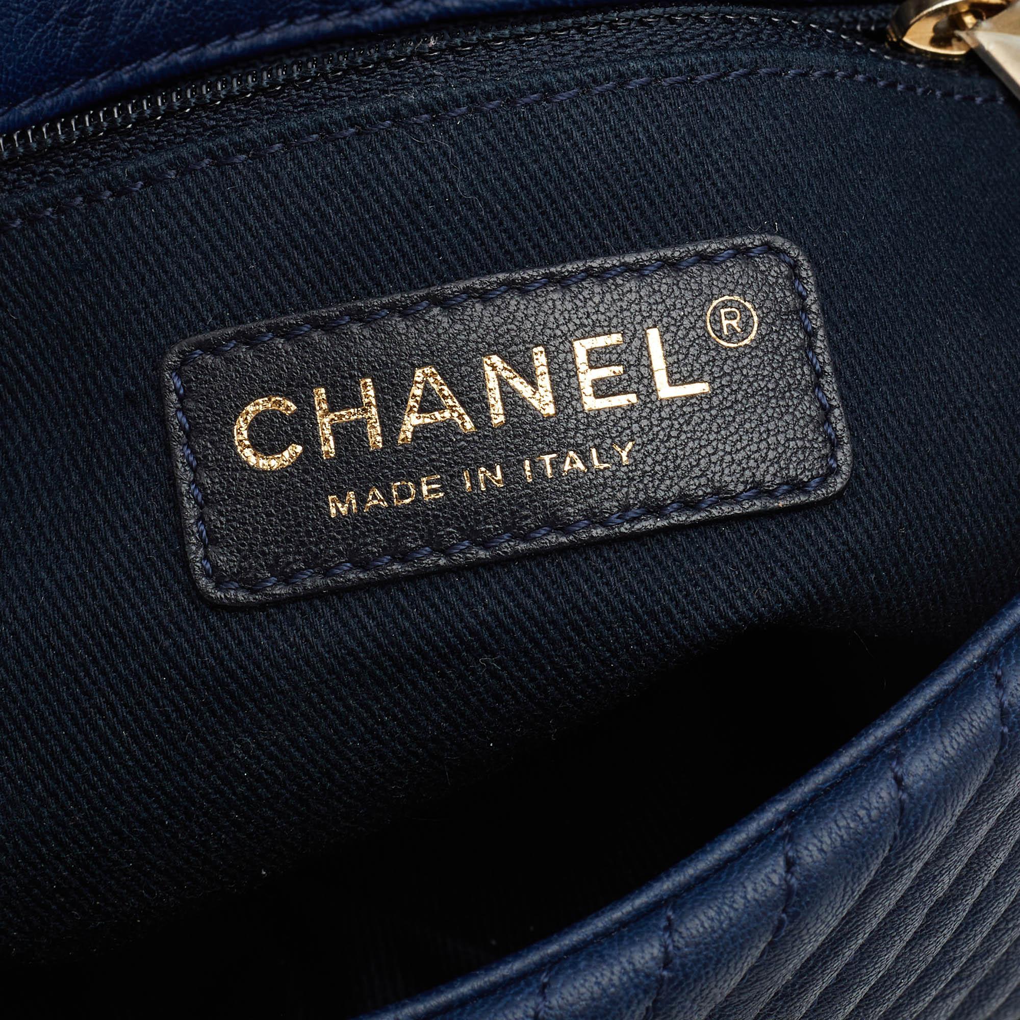 Chanel Navy Blue Chevron Leather Small Medallion Charm Flap Bag In Good Condition In Dubai, Al Qouz 2