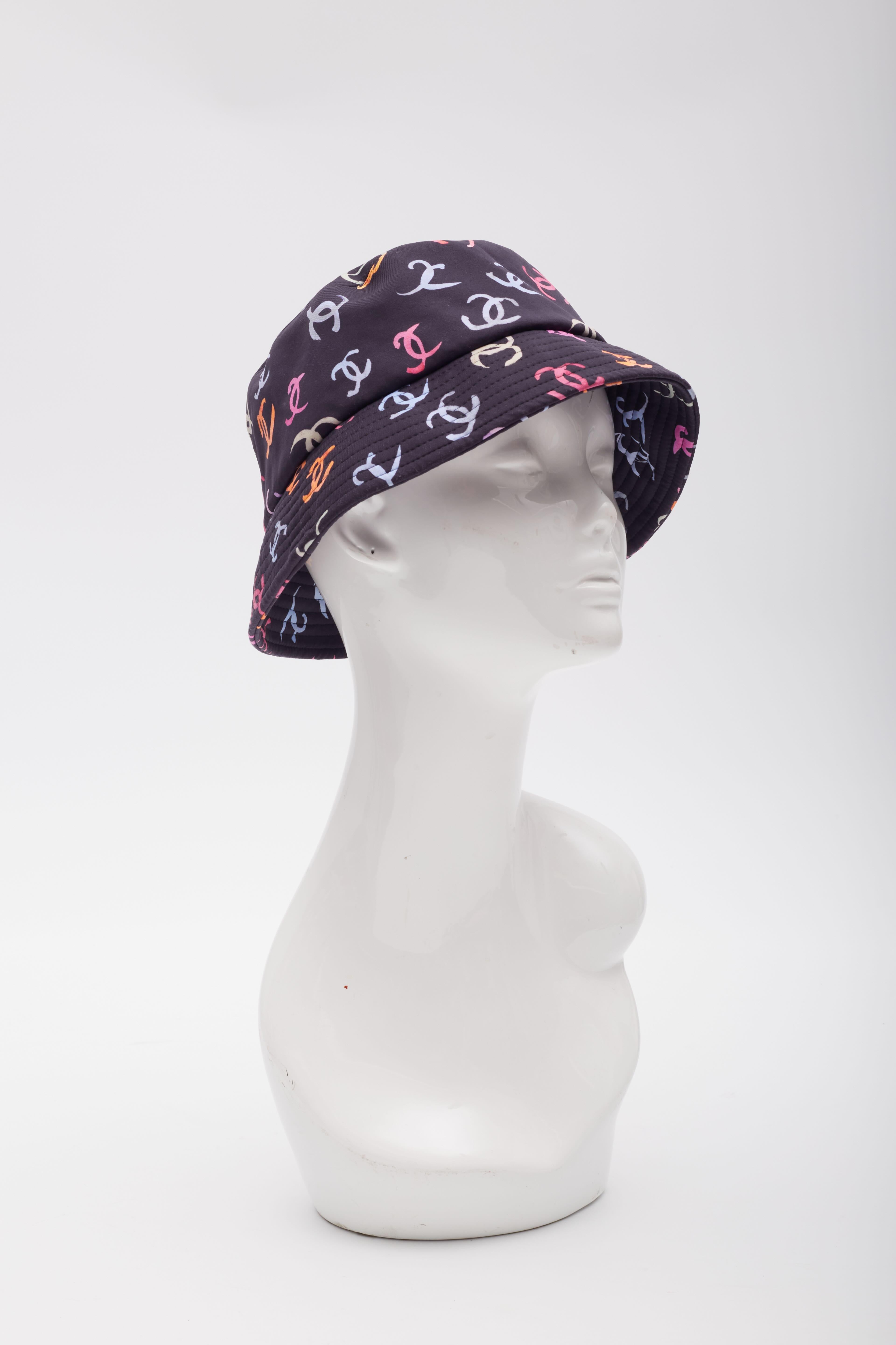 Designer Virginie Viard.
Color: navy with multicolor logo
Material: synthetic canvas
Comes with: Dust bag
Condition: New.
Made in Italy

Medium
Measurements~
Circumference 22”