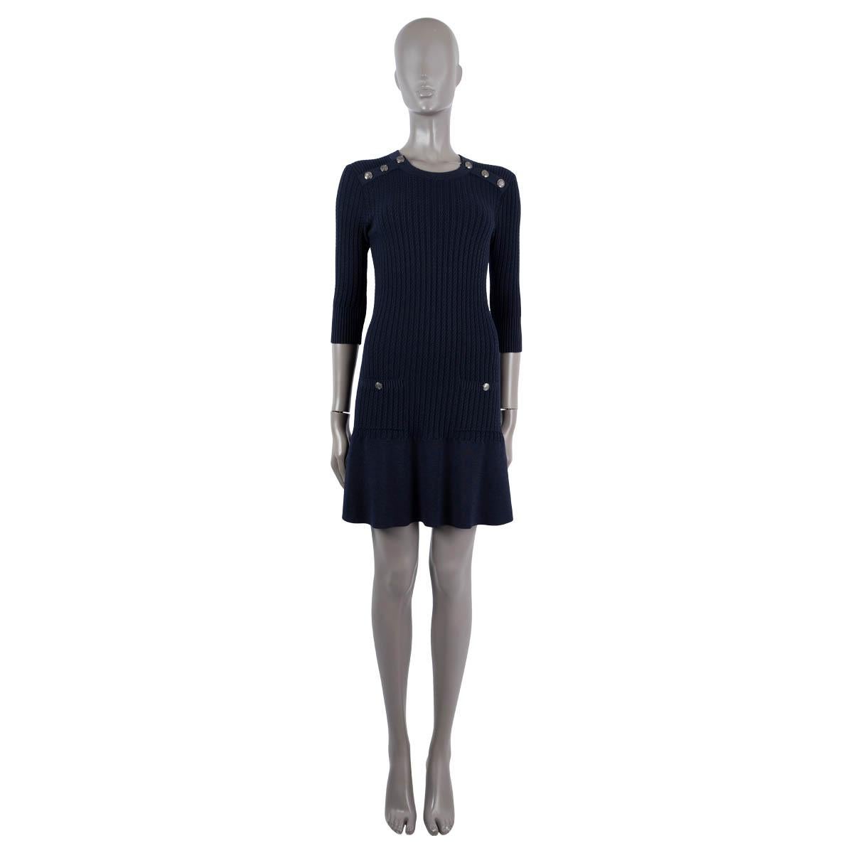 100% authentic Chanel braid knit dress in navy blue cotton (40%), wool (35%) and polyamide (25%). Features dark silver anchor buttons on the neck and two buttoned pockets on the front. Unlined. Has been worn and is in excellent condition.

2018