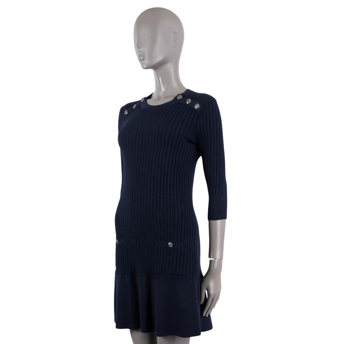 Donna CHANEL blu marino in cotone e lana 2018 18A HAMBURG, abito in maglia con collo abbottonato 36 XS in vendita