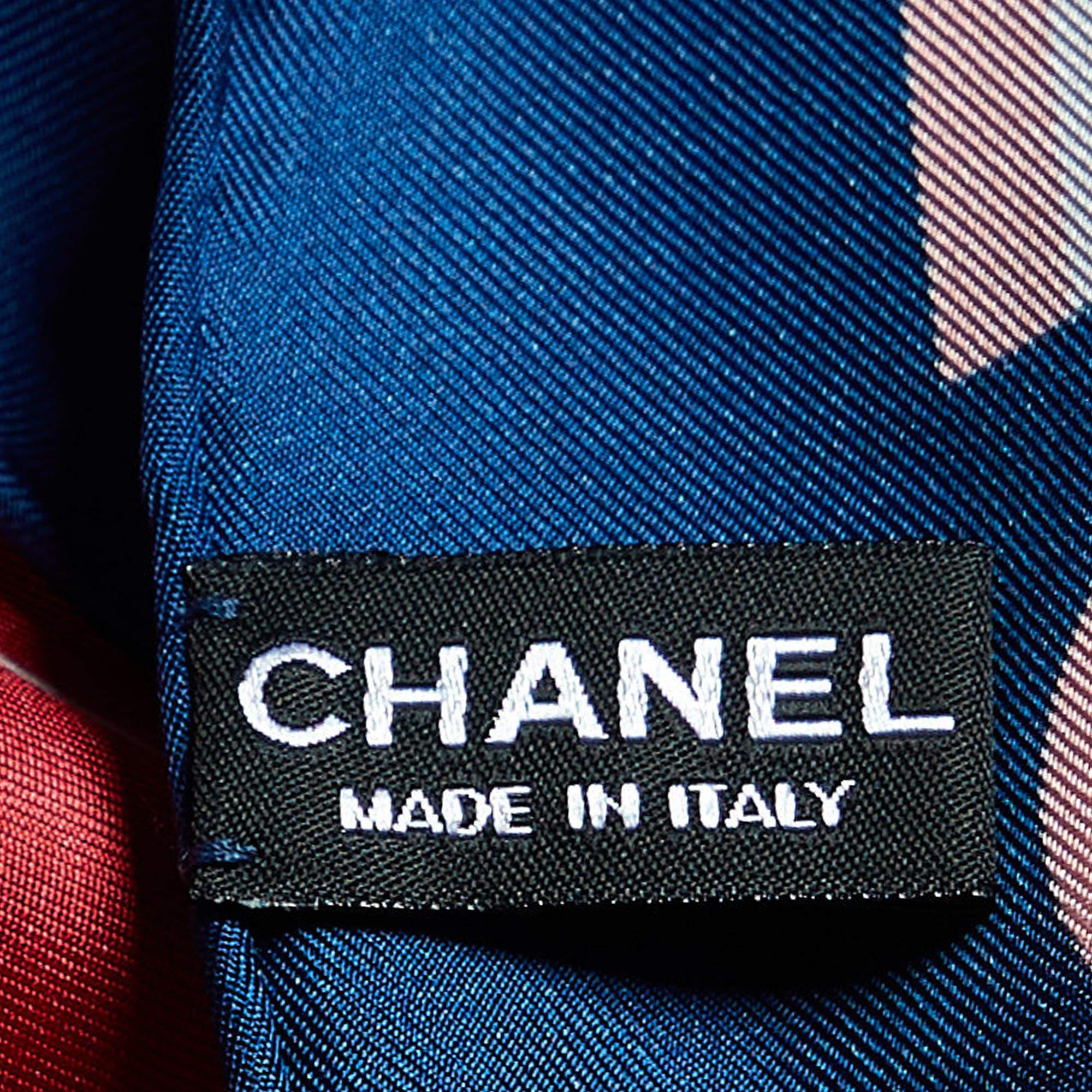 Chanel Marineblau Kreuzfahrt Flaggen drucken Seidenschal Quadrat Damen im Angebot