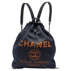 Zaino Chanel Deauville in denim e pelle blu navy