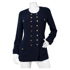 Marineblaue Chanel-Wolljacke mit doppelreihigem Knopfverschluss und Knöpfen mit dem Logo von Coco Chanel, CIRCA die 1980er Jahre
