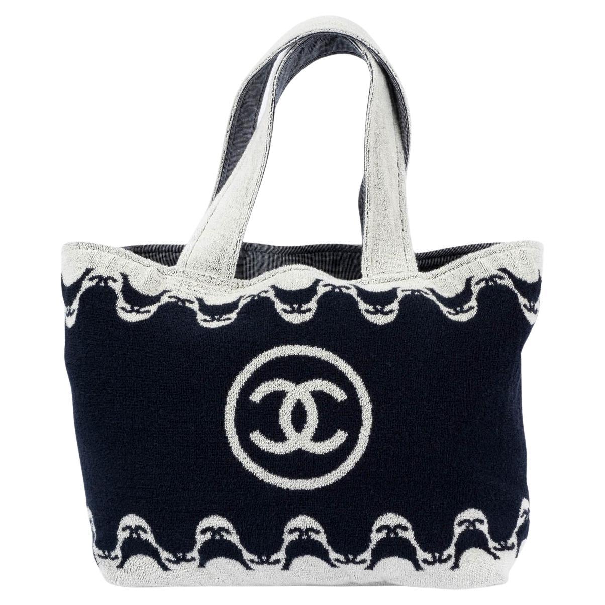 CHANEL navy blue & grey 2021 21P TERRY CLOTH BEACH TOTE Bag & TOWEL For Sale
