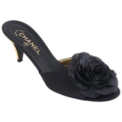 CHANEL Navy Blue Grosgrain Camellia Gold Kitten Heels Mules Slides NIB