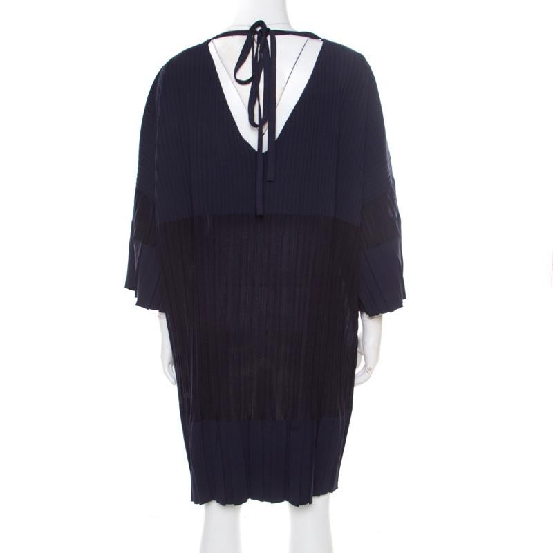 Featuring an oversized silhouette, this Chanel dress is designed from with quarter sleeves and pleats all over. It offers a relaxed fit and comes with a tie detail. Style it with flats or block heel sandals.

