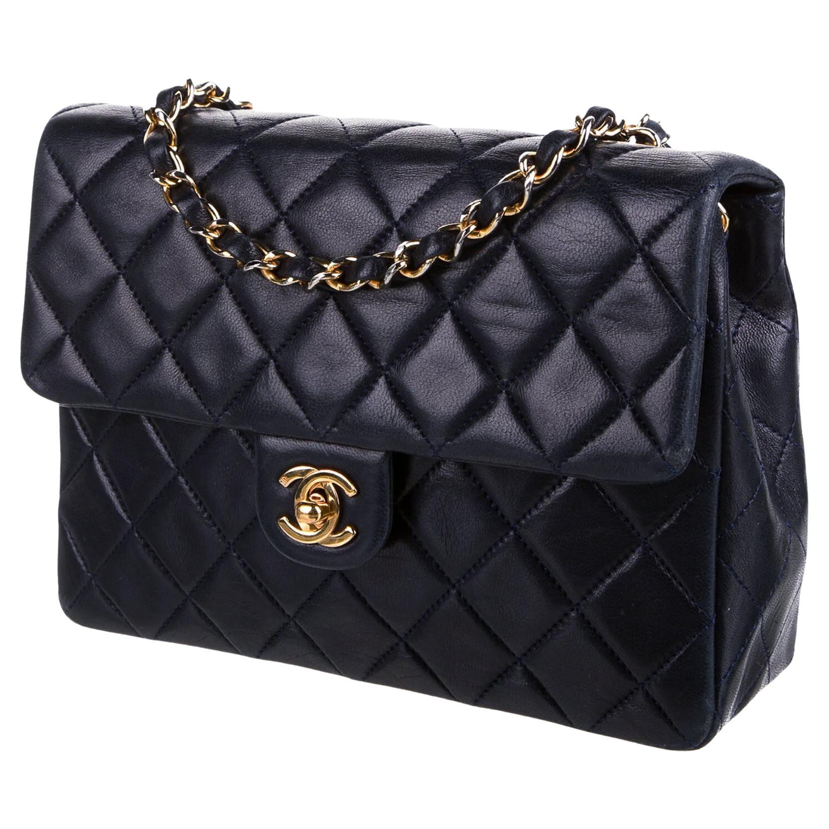 Chanel Navy Blue Lambskin Small Square Vintage 90s Classic Flap Bag  In Good Condition For Sale In Miami, FL