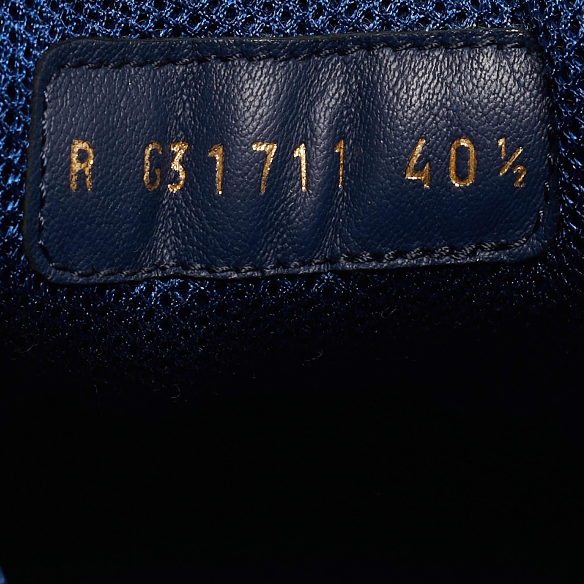 Chanel Marineblaue Low Top-Sneakers aus Leder und Satin CC in Marineblau Größe 40,5 im Angebot 1