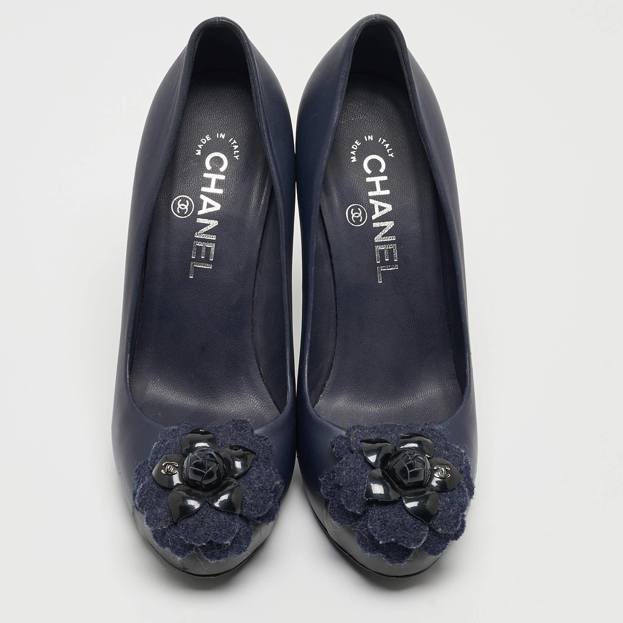We always love to see creations as elegant as these pumps from Chanel. They have been wonderfully designed using leather and are designed with Camellia on the cap toes. Complete with 12cm heels and platforms, these pumps will bestow you with style
