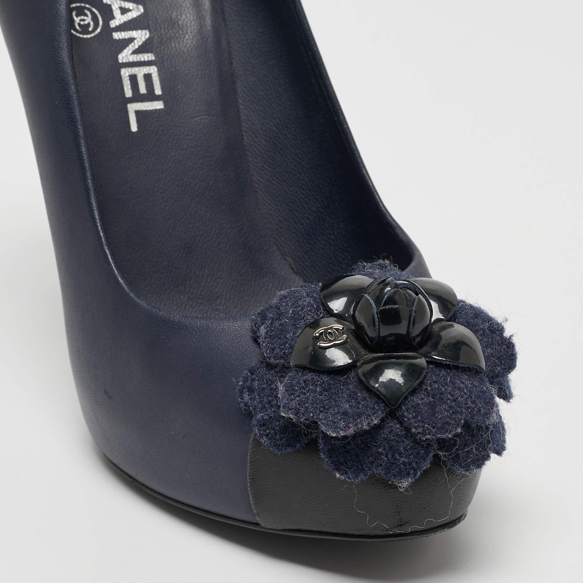 Chanel Navy Blue Leather Camelia Cap Toe Pumps Size 37 For Sale 2