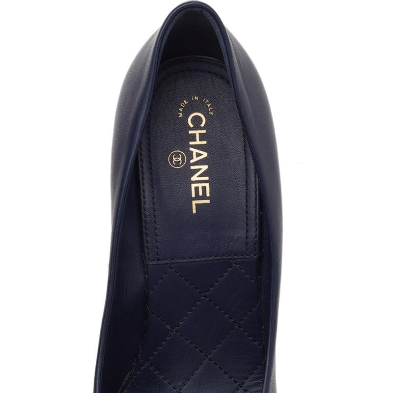 Women's Chanel Navy Blue Leather CC Camellia Block Heel Pumps Size 38.5