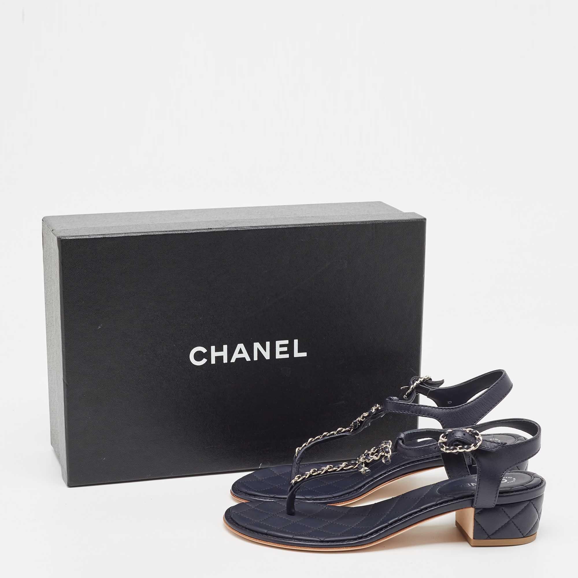Chanel Navy Blue Leather CC Chain Link Thong Sandals Size 37.5 4