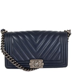 CHANEL navyblaues Leder CHEVRON BOY MEDIUM Umhängetasche Mermaid PVC