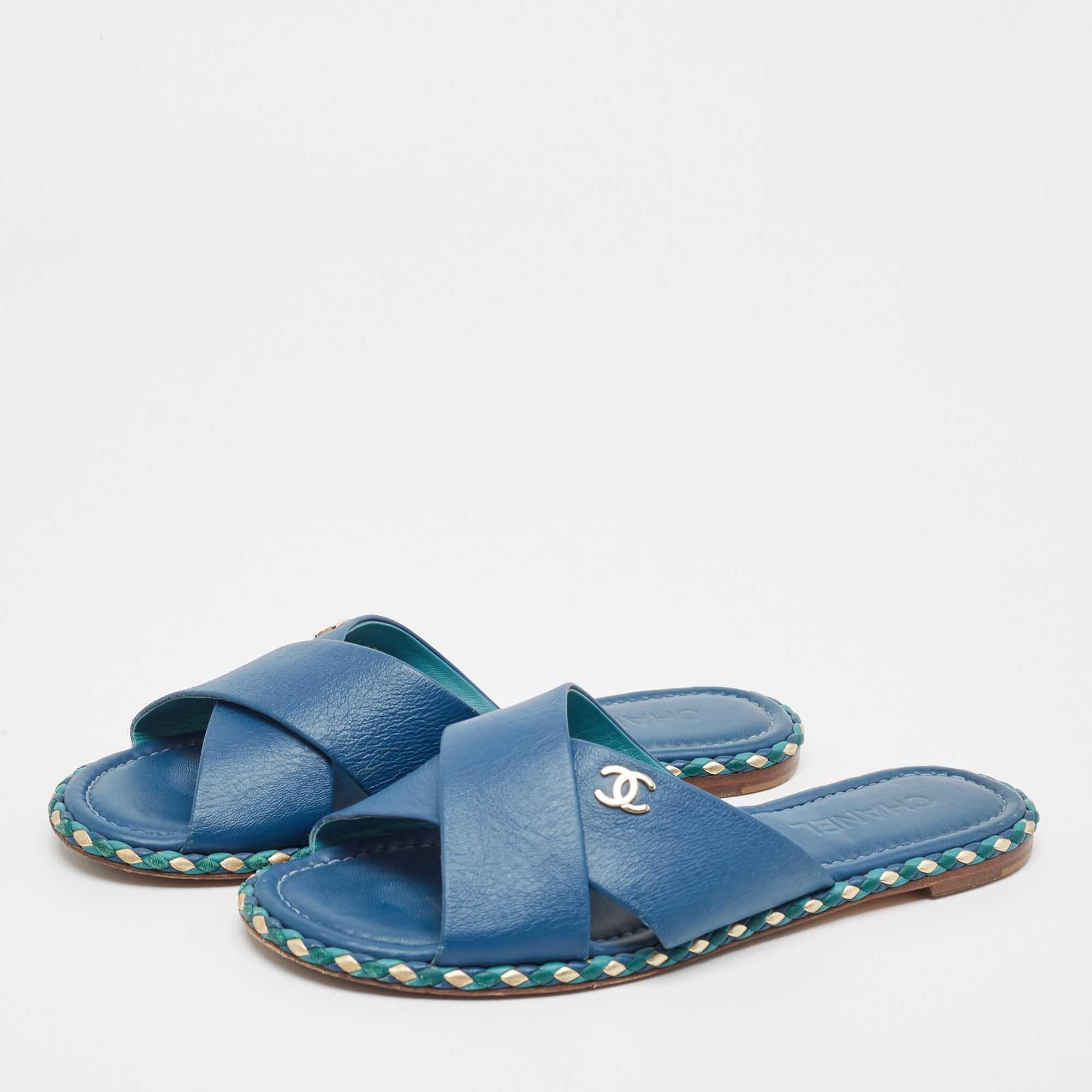 These sandals will frame your feet in an elegant manner. Crafted from quality materials  they display a classy design and comfortable insoles.
