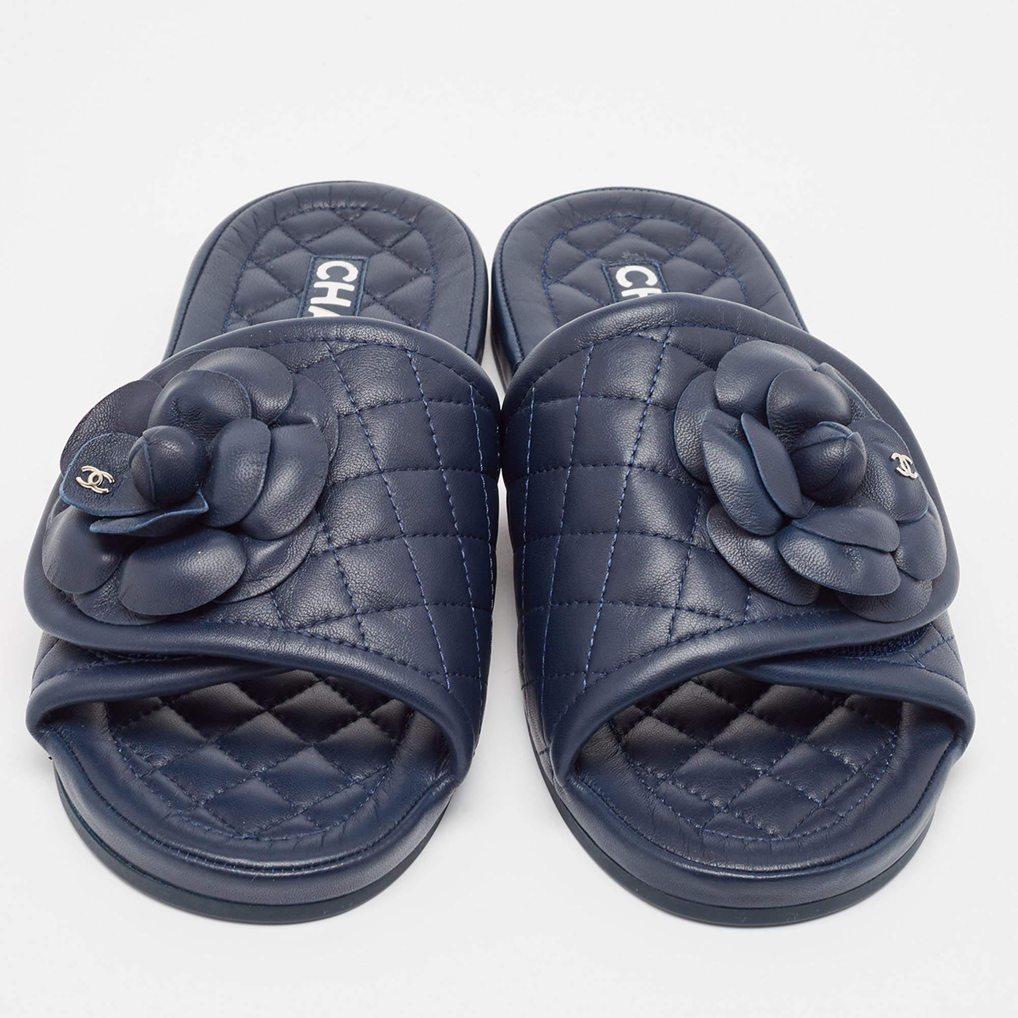 Chanel Sandalias Planas Flor Cuero Azul Marino Talla 37 Gris