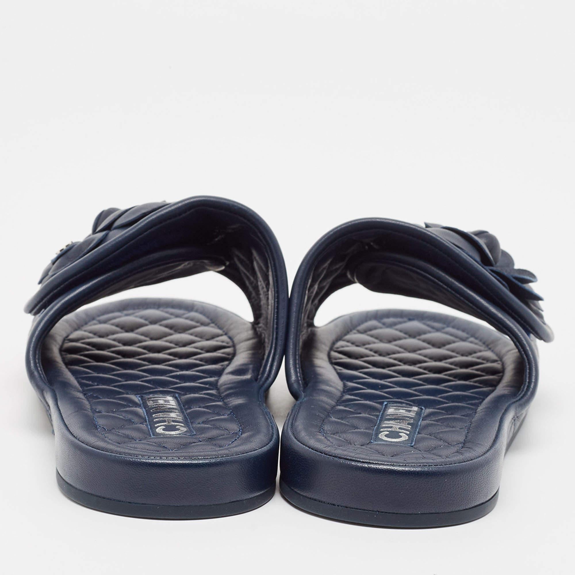 De las mujeres Chanel Sandalias Planas Flor Cuero Azul Marino Talla 37