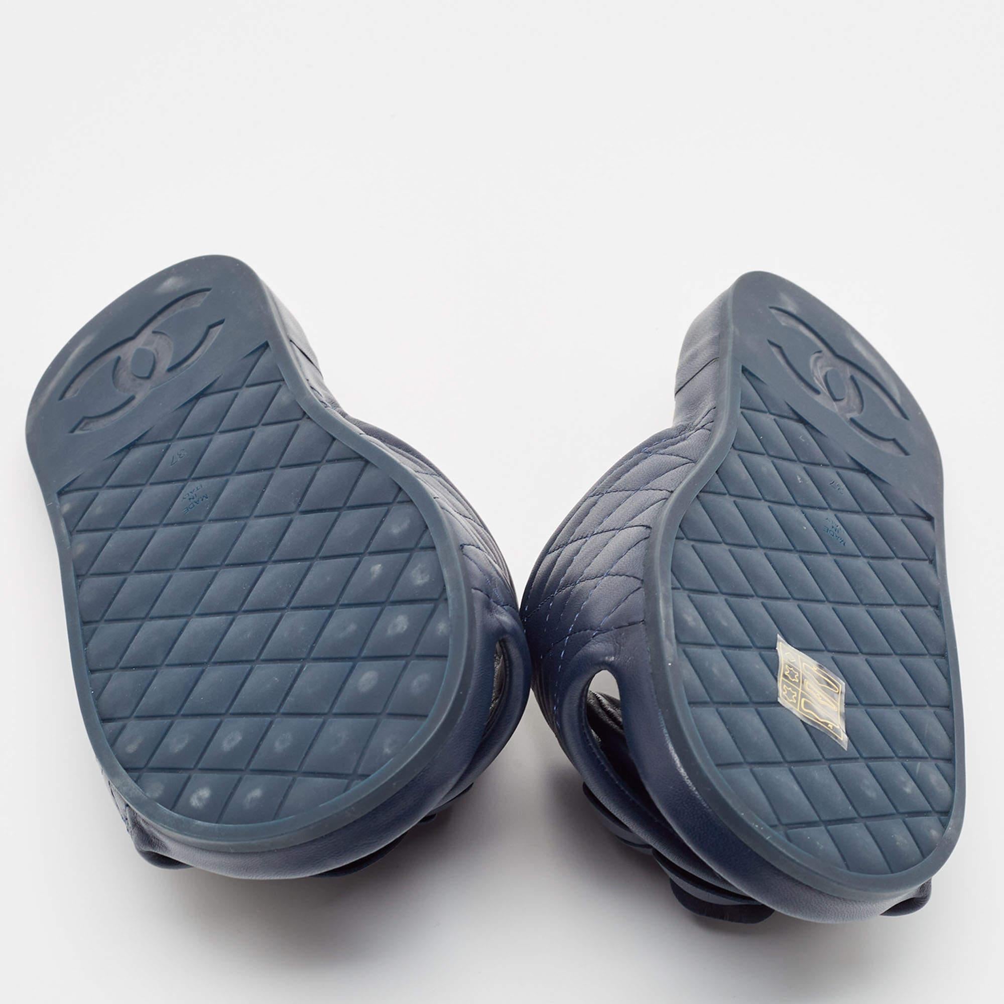 Chanel Sandalias Planas Flor Cuero Azul Marino Talla 37 1
