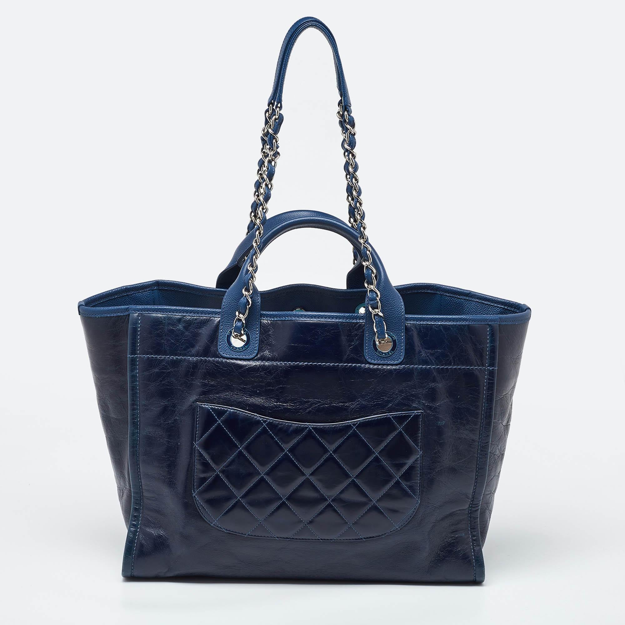 Chanel Navy Blue Leather Large Deauville Tote In Good Condition In Dubai, Al Qouz 2