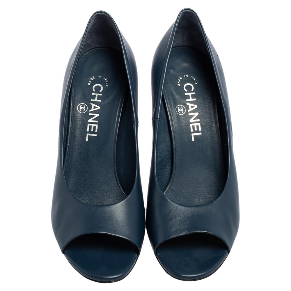 Chanel Navy Blue Leather Peep Toe Pumps Size 38 In Good Condition In Dubai, Al Qouz 2